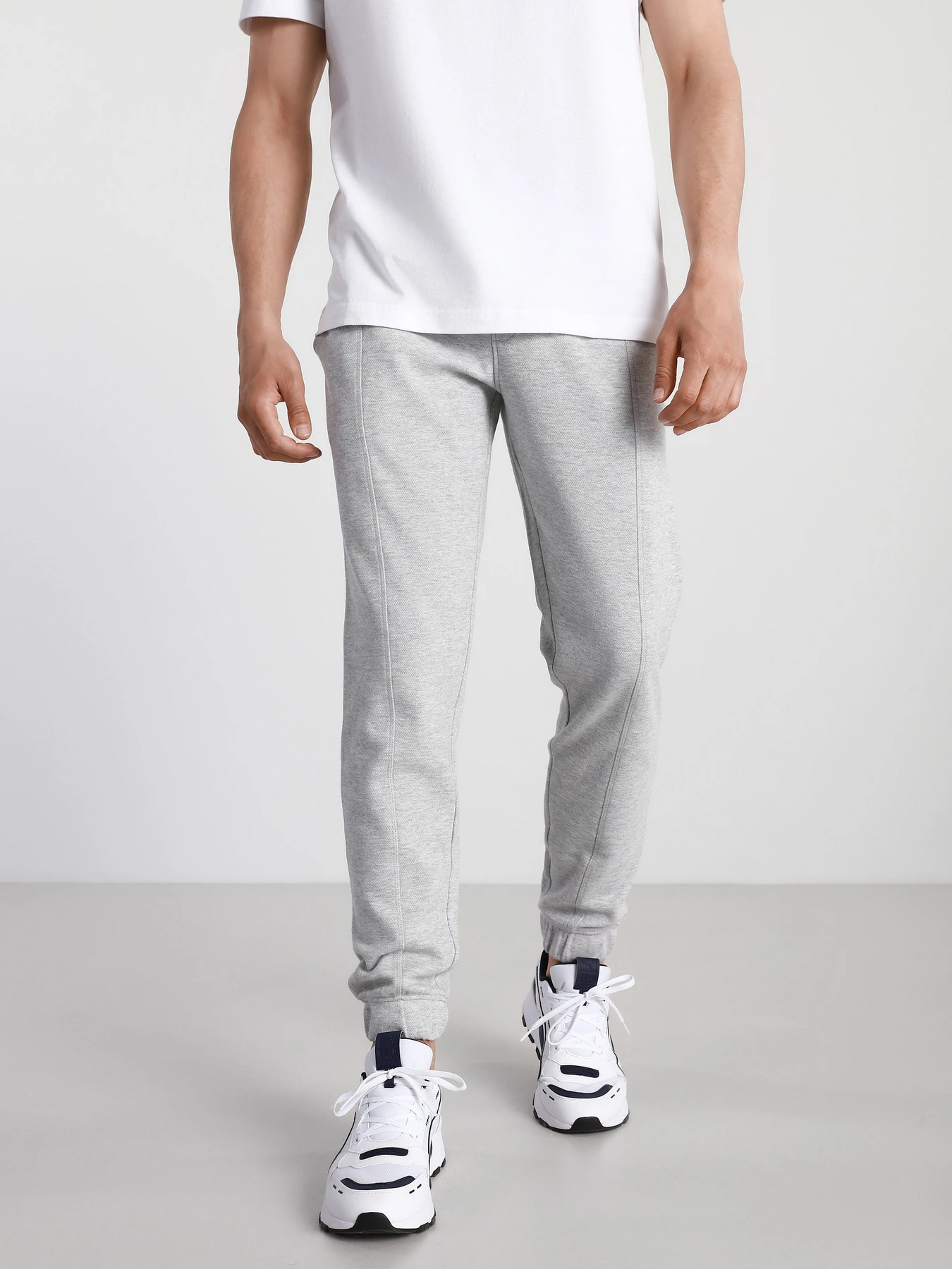 Брюки Tommy Hilfiger Scanton модель DM0DM10605-P01 Брюки Tommy Hilfiger Scanton модель DM0DM10605-P01 Фото