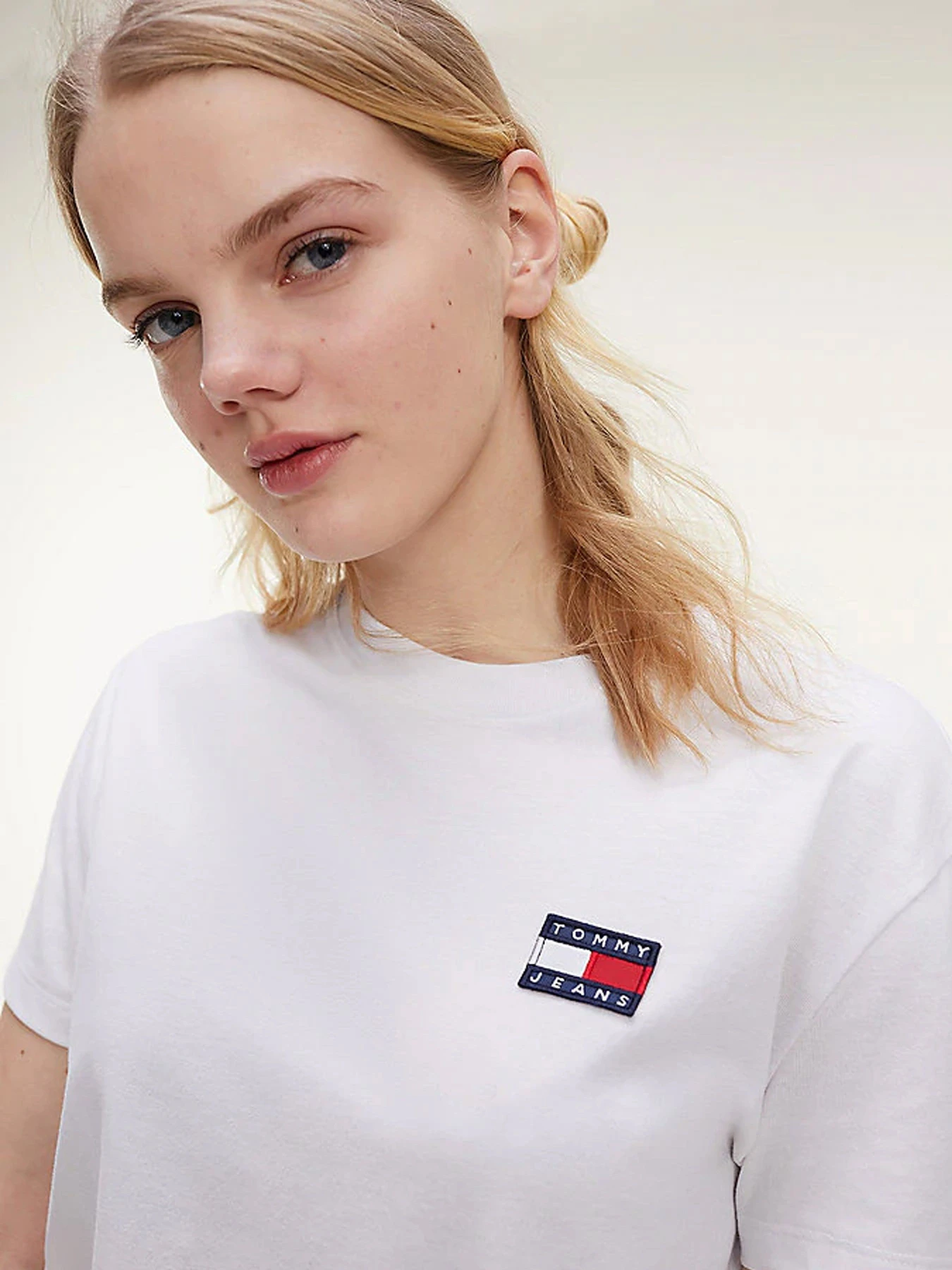 Футболки и поло Tommy Hilfiger модель DW0DW06813-YBR Футболки и поло Tommy Hilfiger модель DW0DW06813-YBR Фото