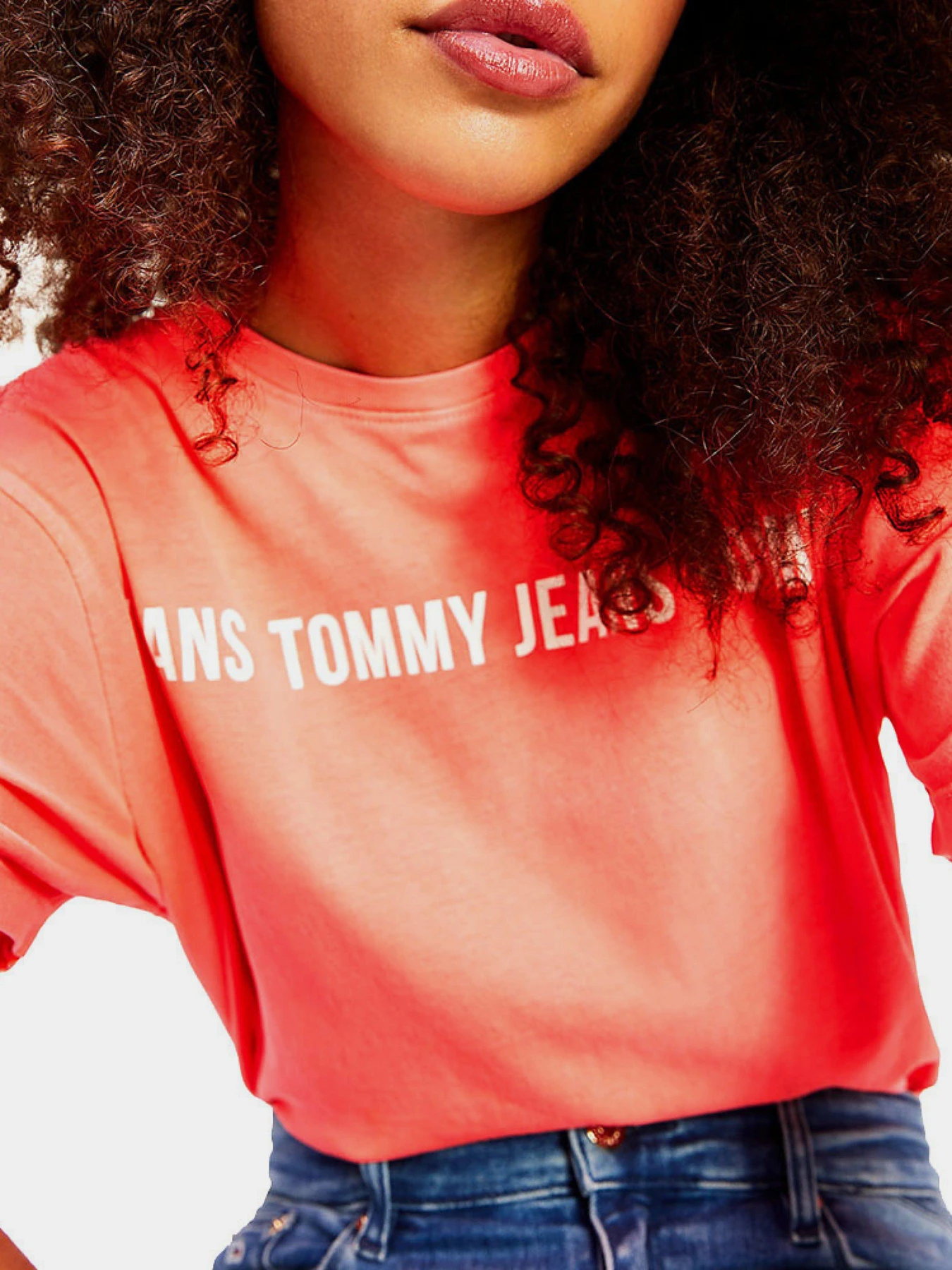 Футболки и поло Tommy Hilfiger модель DW0DW10147-TAA Футболки и поло Tommy Hilfiger модель DW0DW10147-TAA Фото