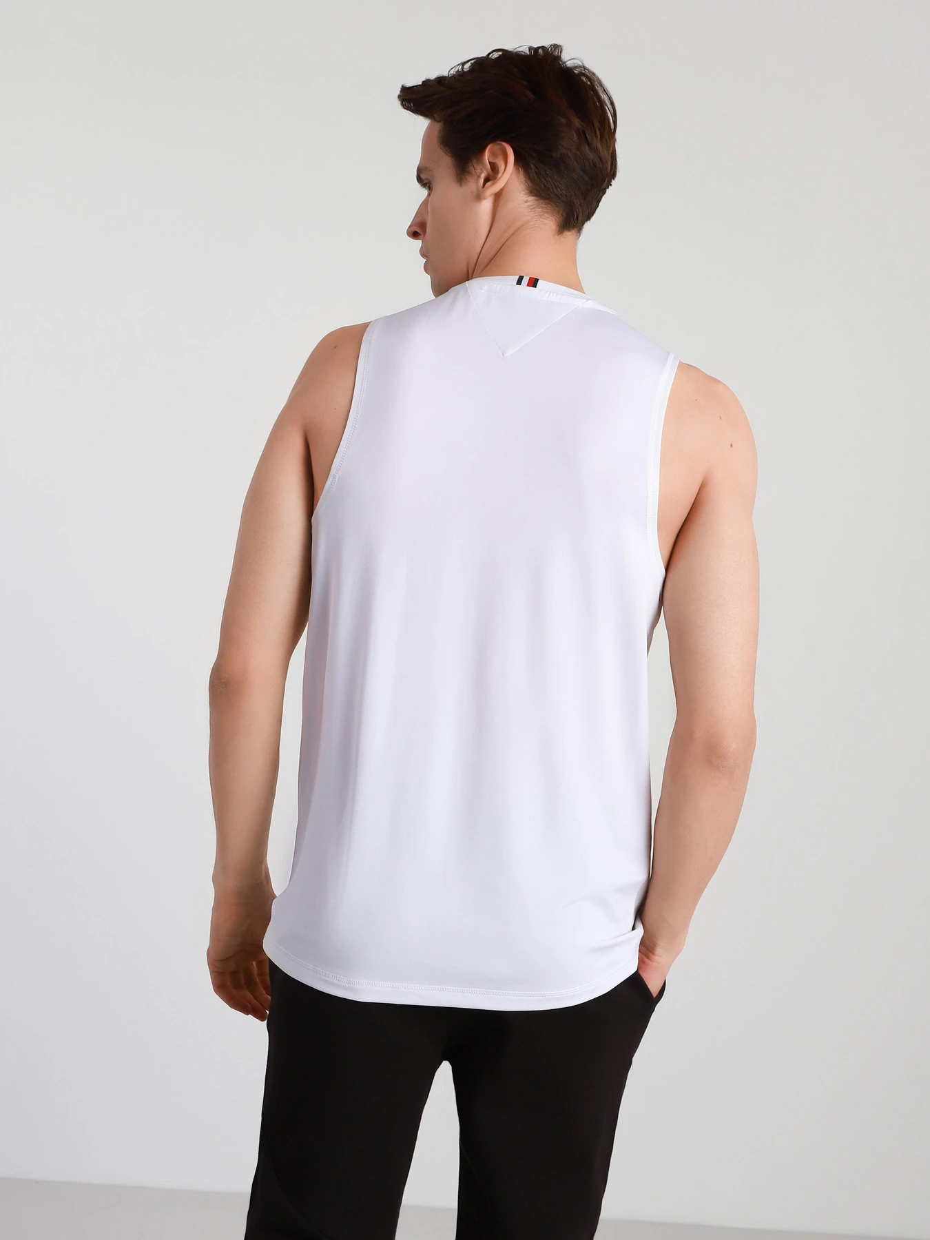 Одежда для дома и сна Tommy Hilfiger ESSENTIAL модель MW0MW17229-YBR Одежда для дома и сна Tommy Hilfiger ESSENTIAL модель MW0MW17229-YBR Фото