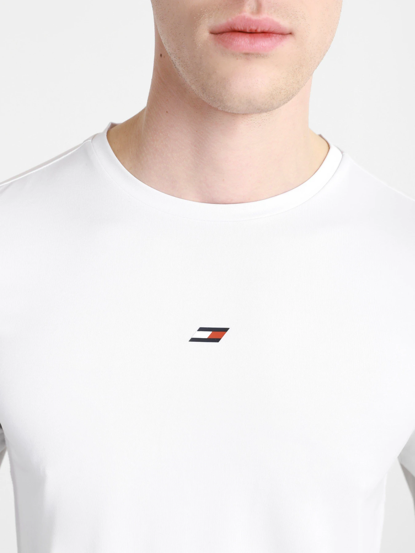 Футболки и поло Tommy Hilfiger модель MW0MW17230-YBR Футболки и поло Tommy Hilfiger модель MW0MW17230-YBR Фото