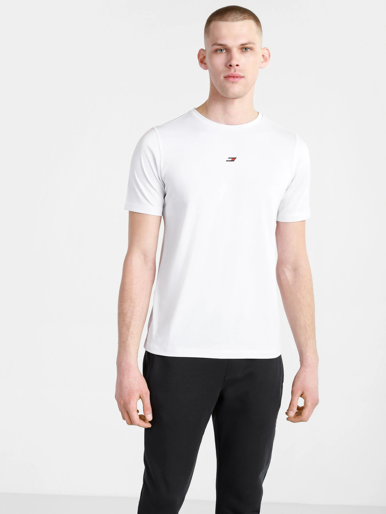 Футболки и поло Tommy Hilfiger модель MW0MW17230-YBR Футболки и поло Tommy Hilfiger модель MW0MW17230-YBR Фото