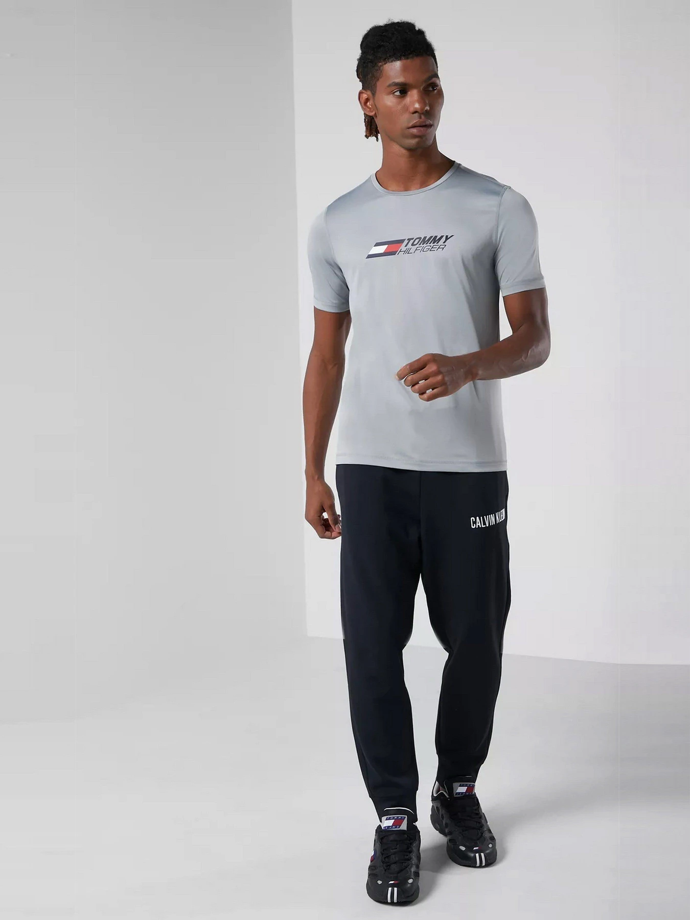 Футболки и поло Tommy Hilfiger модель MW0MW17231-PRT Футболки и поло Tommy Hilfiger модель MW0MW17231-PRT Фото