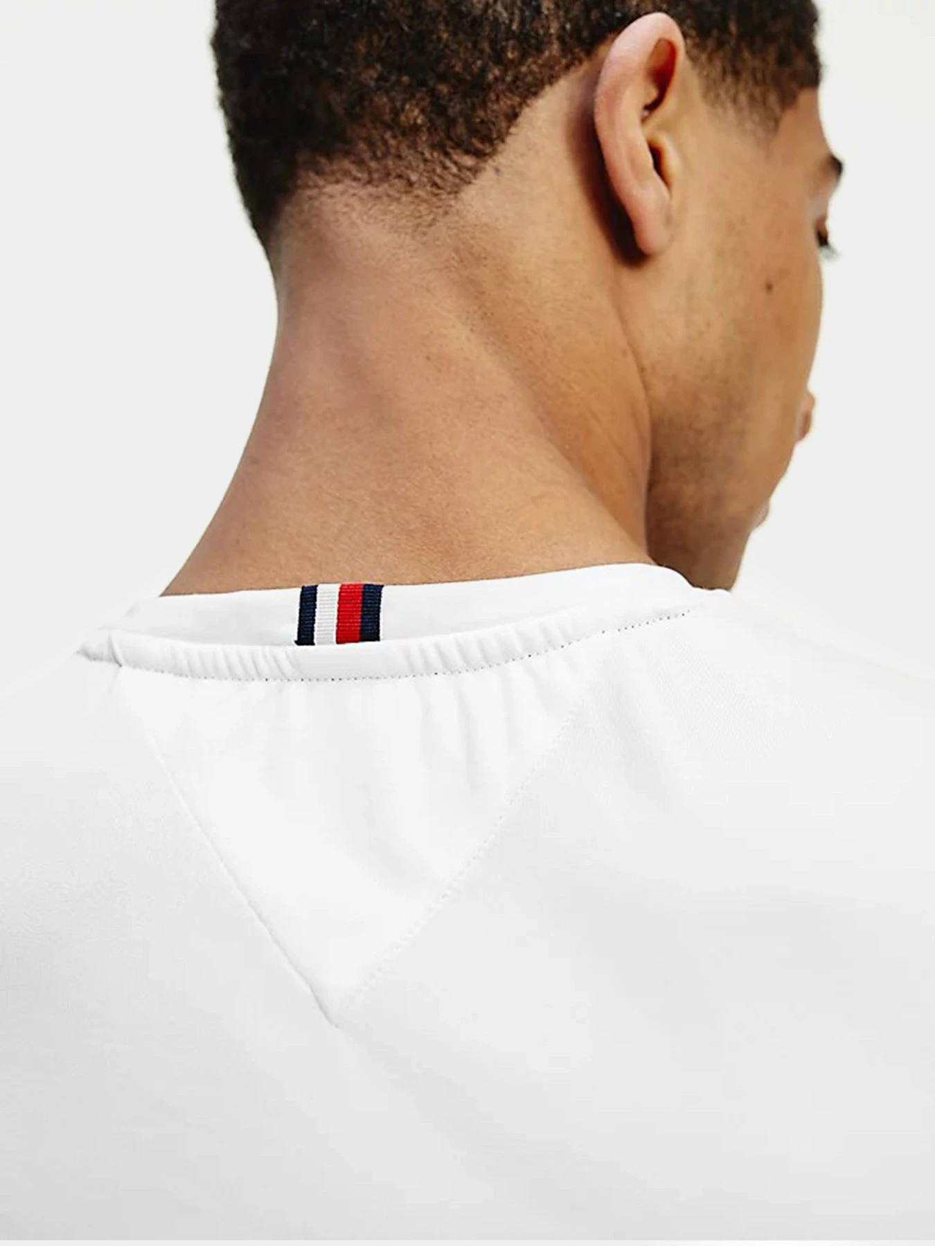 Футболки и поло Tommy Hilfiger модель MW0MW17231-YBR Футболки и поло Tommy Hilfiger модель MW0MW17231-YBR Фото