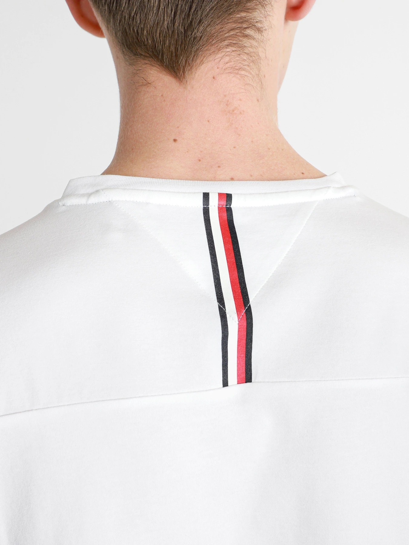 Футболки и поло Tommy Hilfiger модель MW0MW17373-YBR Футболки и поло Tommy Hilfiger модель MW0MW17373-YBR Фото