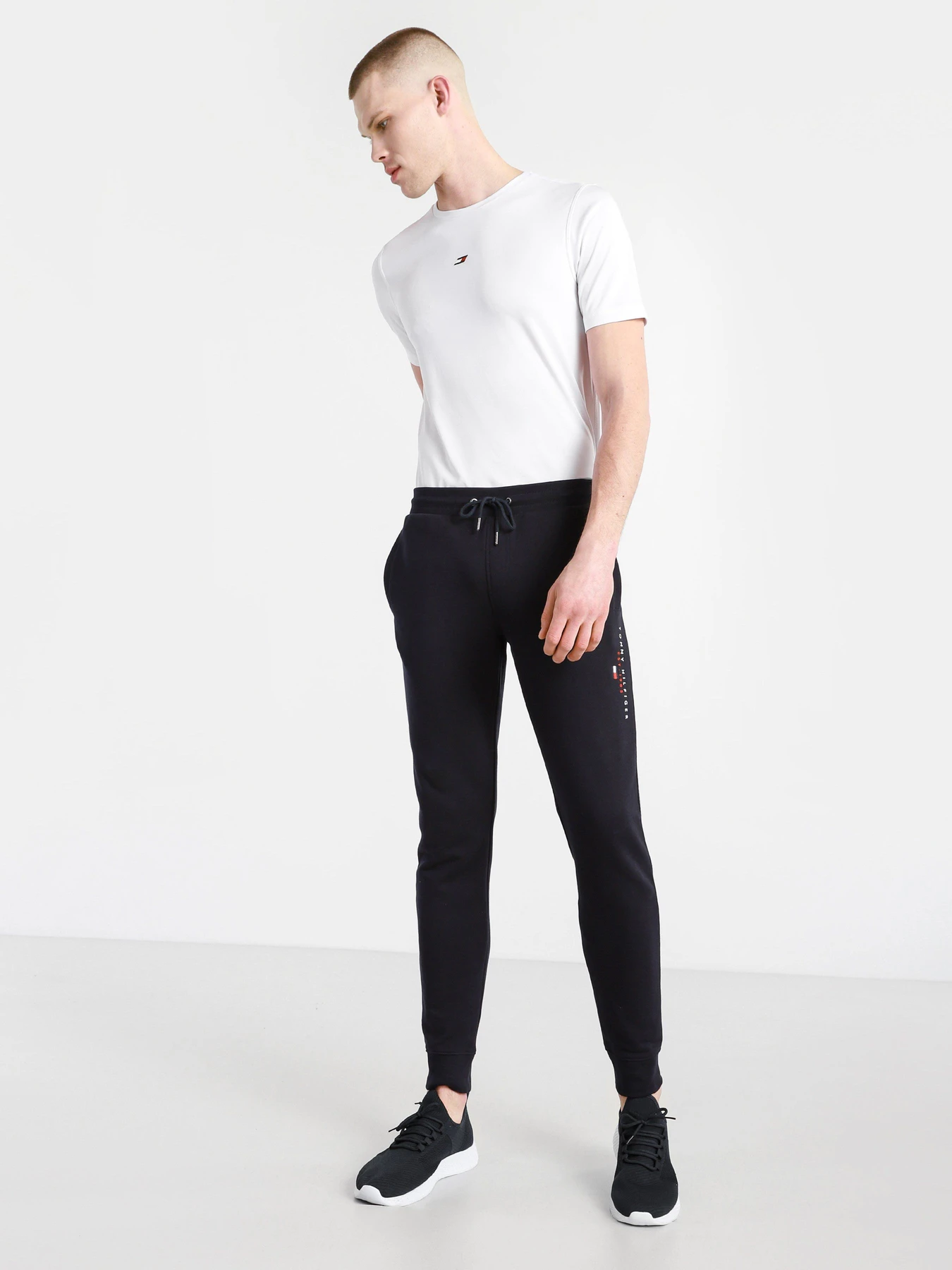 Брюки Tommy Hilfiger модель MW0MW17384-DW5 Брюки Tommy Hilfiger модель MW0MW17384-DW5 Фото
