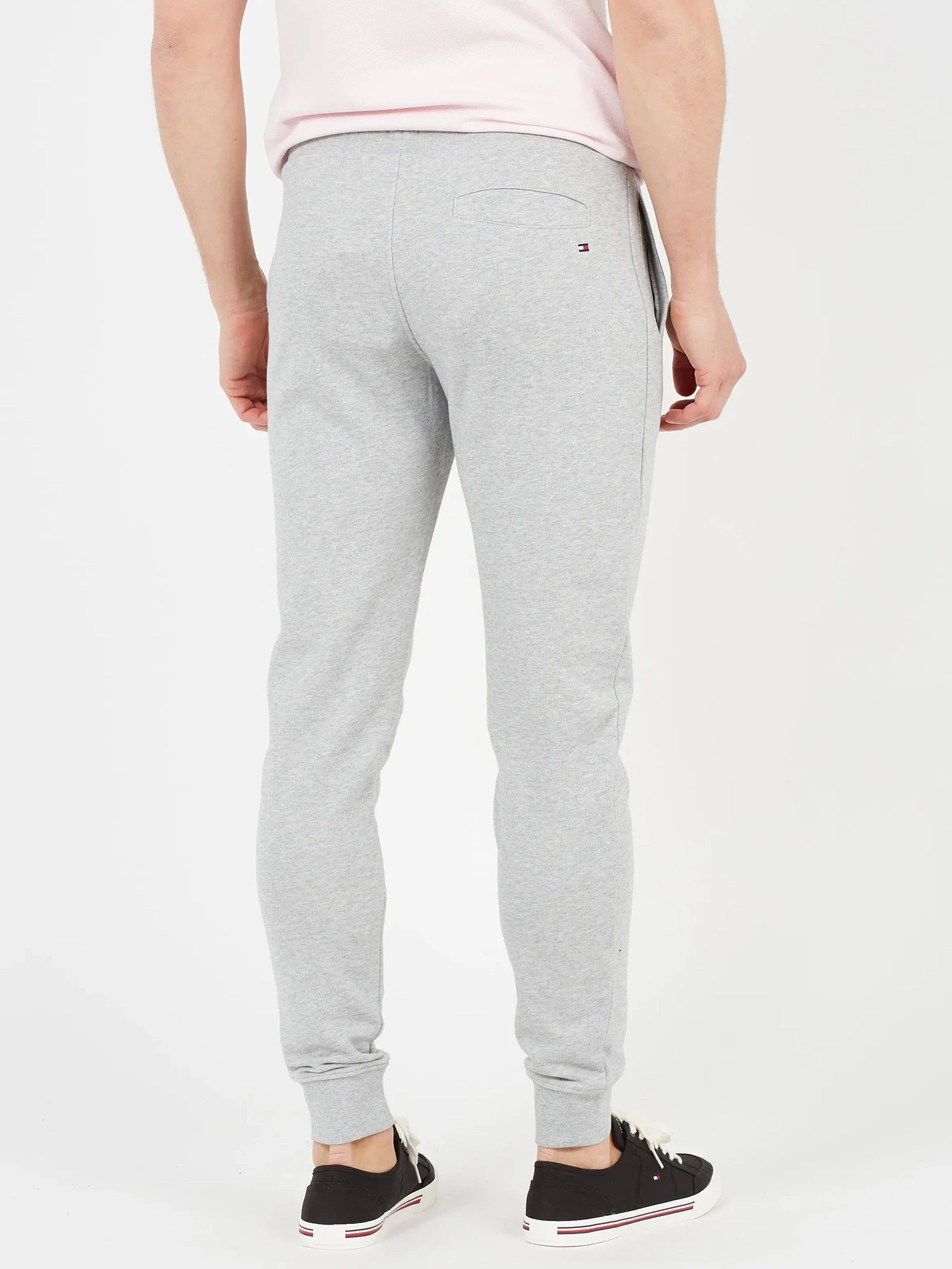 Брюки Tommy Hilfiger ESSENTIAL модель MW0MW17384-P91 Брюки Tommy Hilfiger ESSENTIAL модель MW0MW17384-P91 Фото