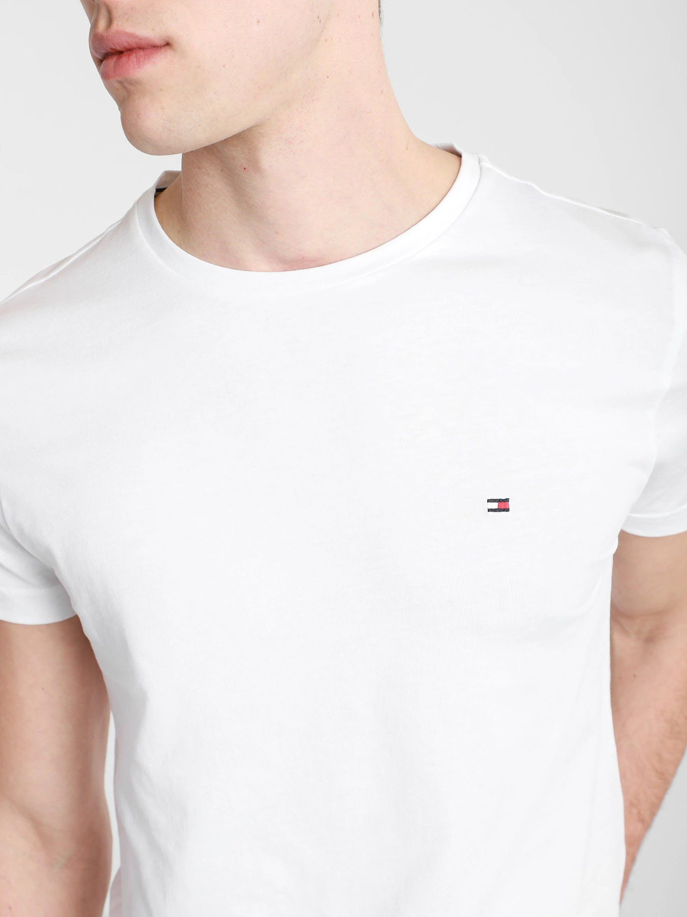 Футболки і поло Tommy Hilfiger модель MW0MW17681-YBR Футболки і поло Tommy Hilfiger модель MW0MW17681-YBR Фото