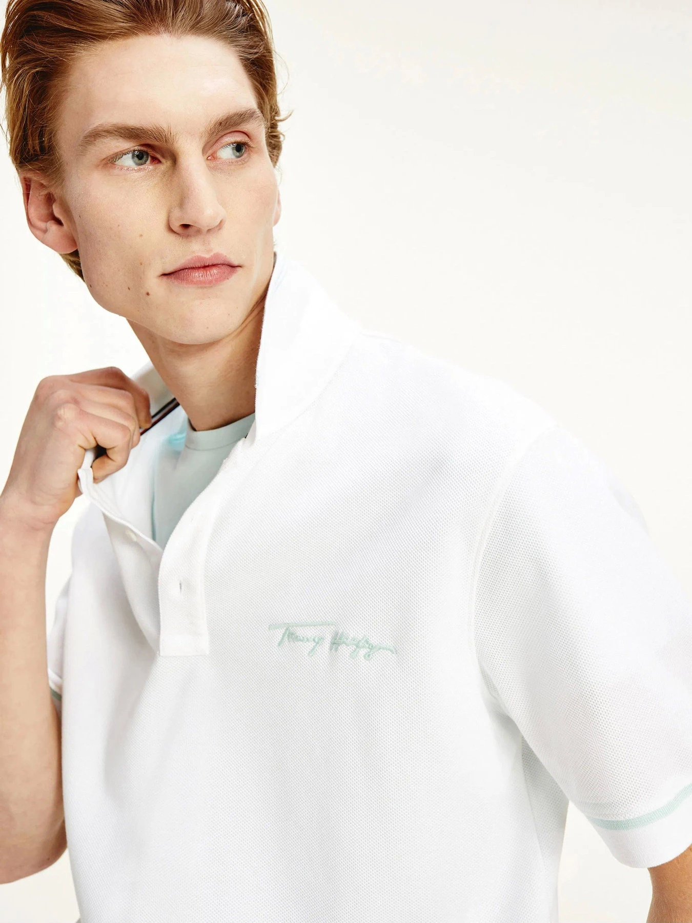 Футболки и поло Tommy Hilfiger модель MW0MW17806-YBR Футболки и поло Tommy Hilfiger модель MW0MW17806-YBR Фото