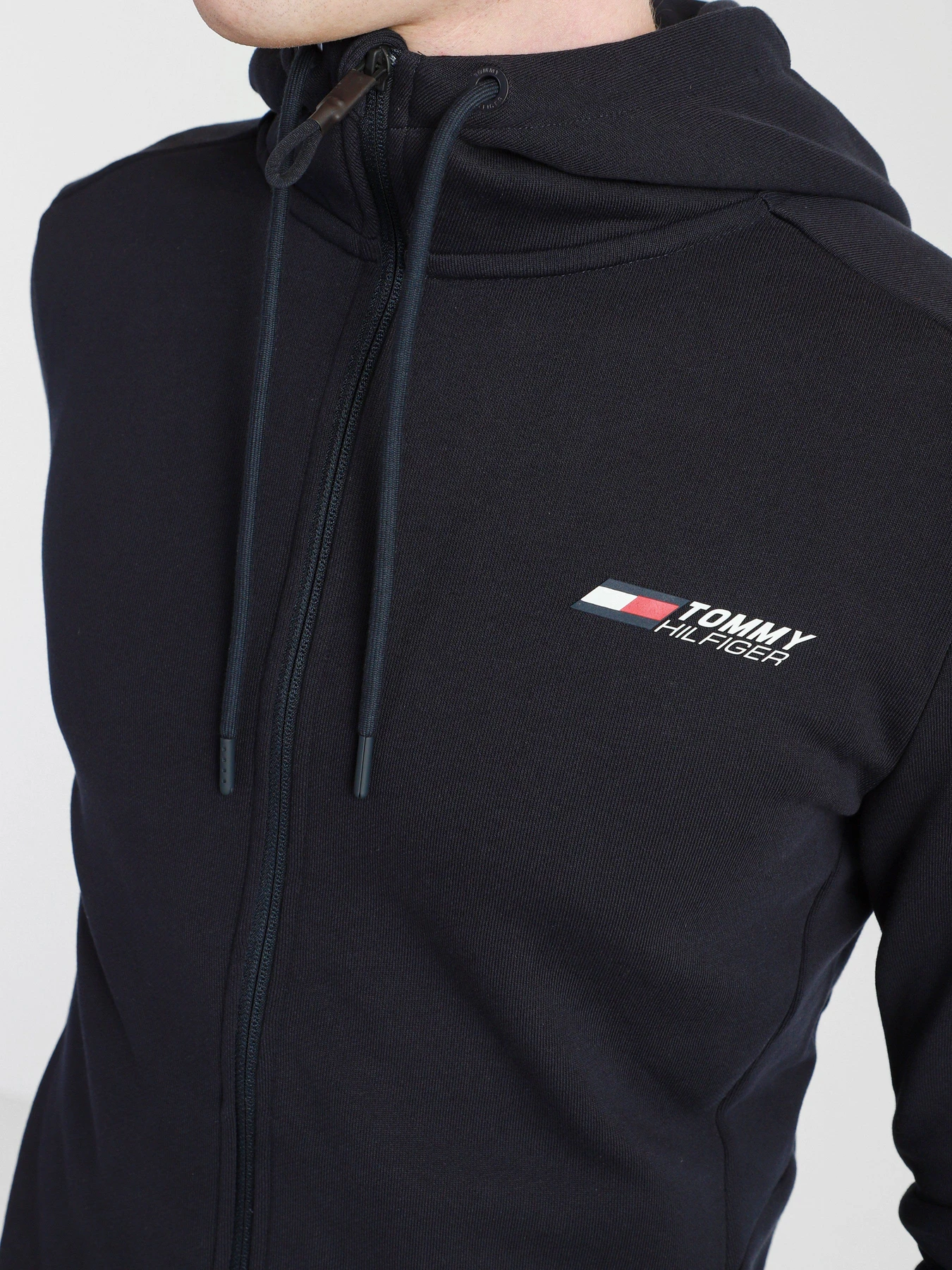 Худі та світшоти Tommy Hilfiger модель MW0MW18460-DW5 Худі та світшоти Tommy Hilfiger модель MW0MW18460-DW5 Фото