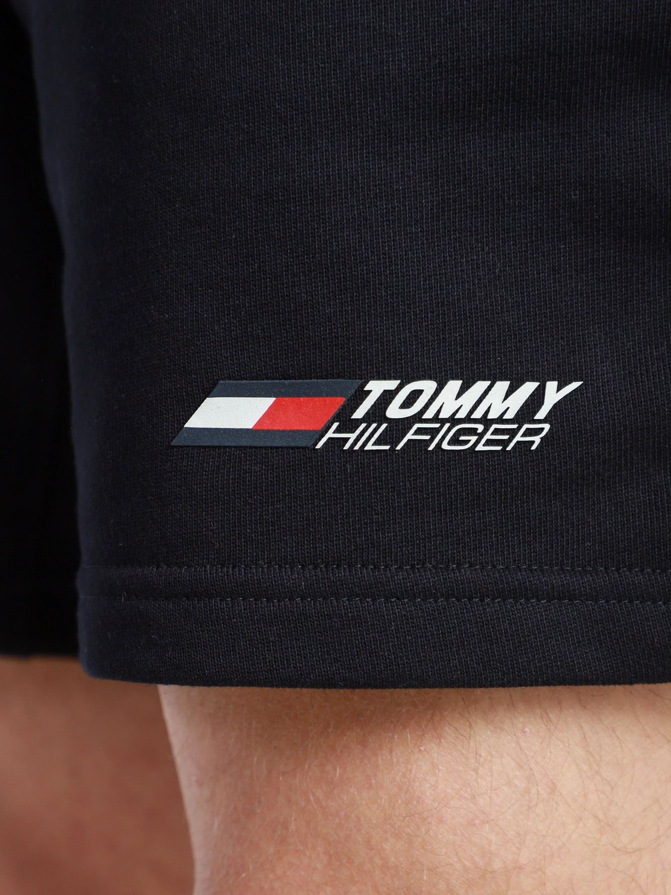 Шорти Tommy Hilfiger модель MW0MW18461-DW5 Шорти Tommy Hilfiger модель MW0MW18461-DW5 Фото