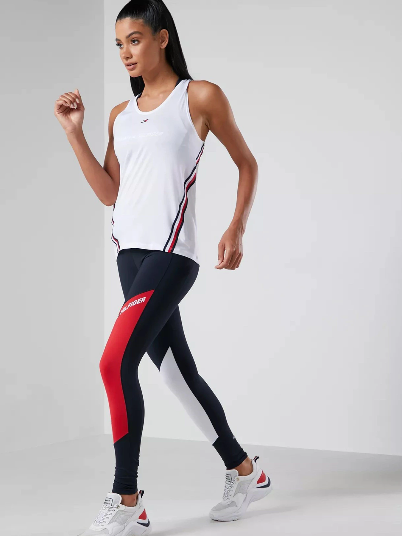 Одежда для дома и сна Tommy Hilfiger ESSENTIAL модель S10S100961-YCF Одежда для дома и сна Tommy Hilfiger ESSENTIAL модель S10S100961-YCF Фото