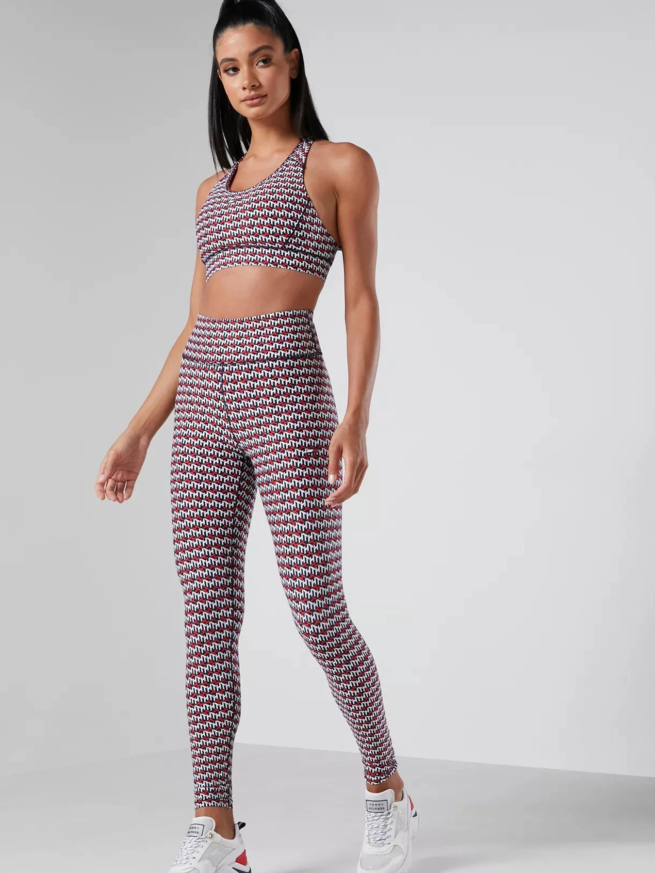 Футболки і поло Tommy Hilfiger модель S10S100976-0KP Футболки і поло Tommy Hilfiger модель S10S100976-0KP Фото