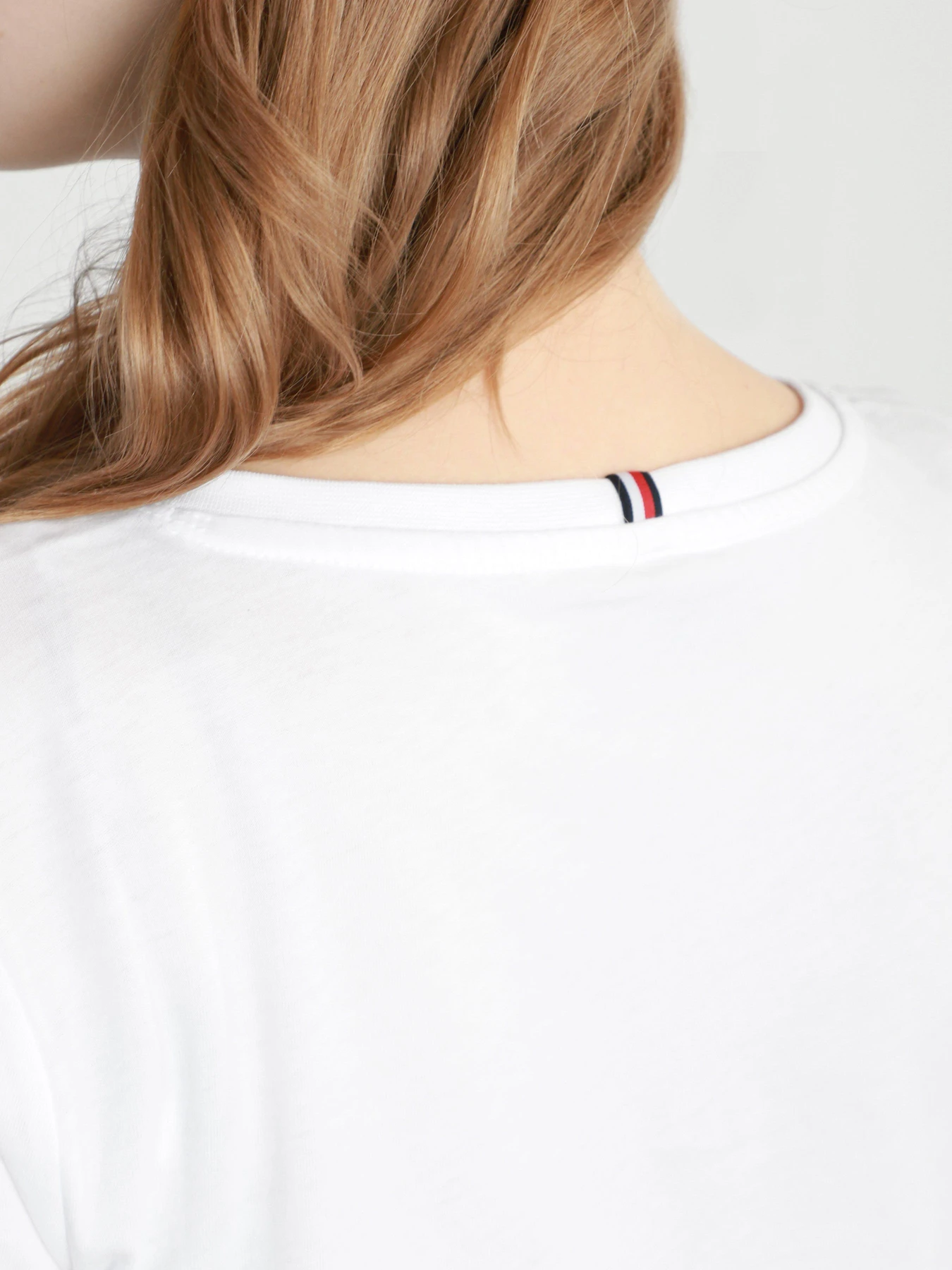 Футболки и поло Tommy Hilfiger модель S10S101016-YCF Футболки и поло Tommy Hilfiger модель S10S101016-YCF Фото