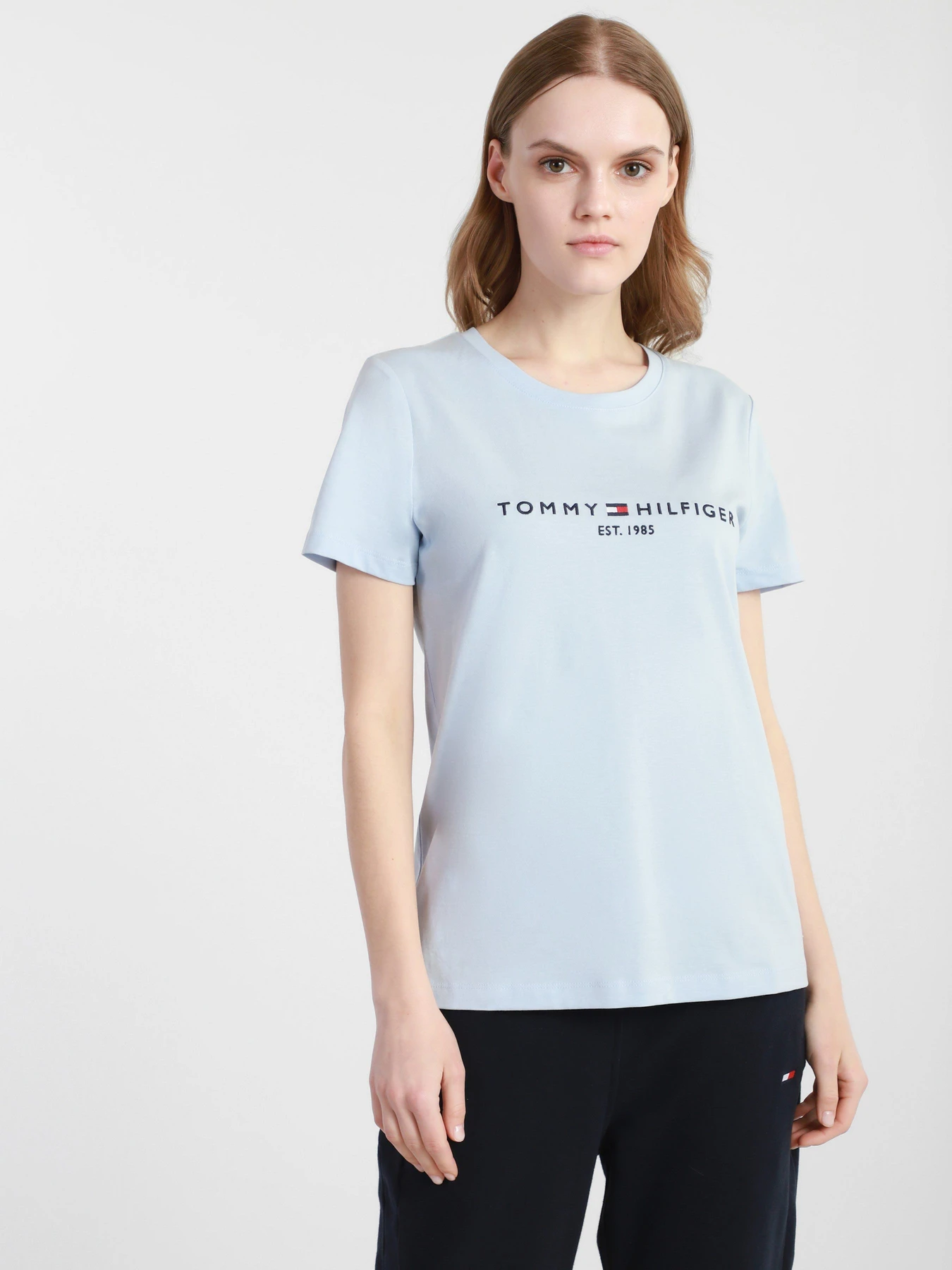 Футболки и поло Tommy Hilfiger модель WW0WW28681-C1O Футболки и поло Tommy Hilfiger модель WW0WW28681-C1O Фото