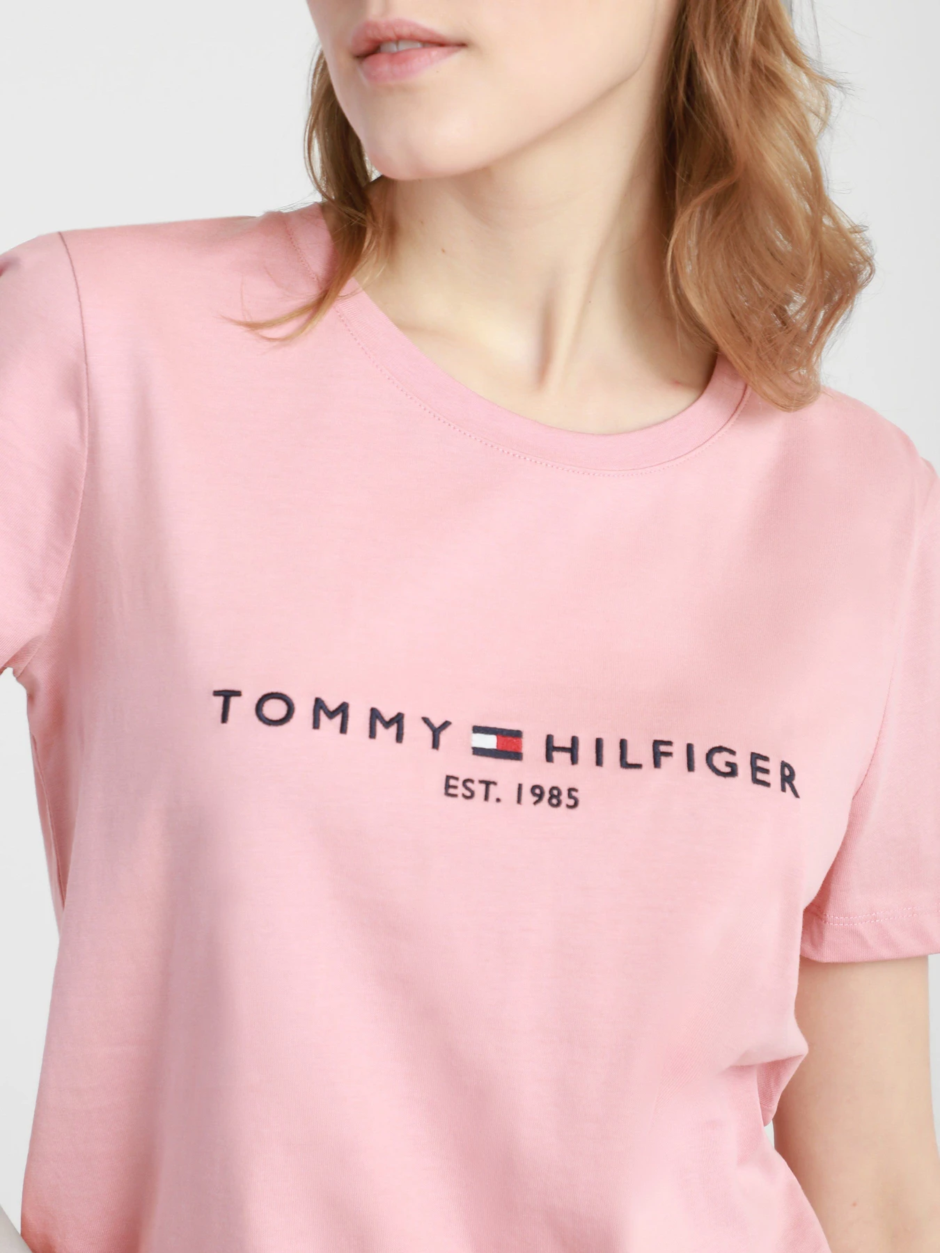 Футболки и поло Tommy Hilfiger модель WW0WW28681-TQS Футболки и поло Tommy Hilfiger модель WW0WW28681-TQS Фото