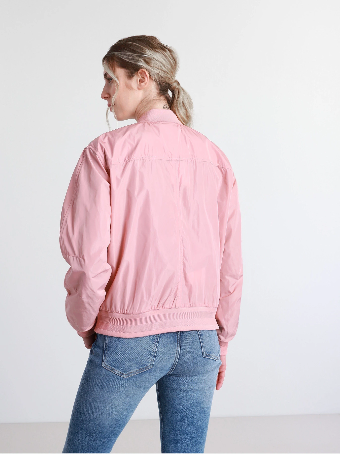 Куртки та дублянки Tommy Hilfiger модель WW0WW30161-TQS Куртки та дублянки Tommy Hilfiger модель WW0WW30161-TQS Фото