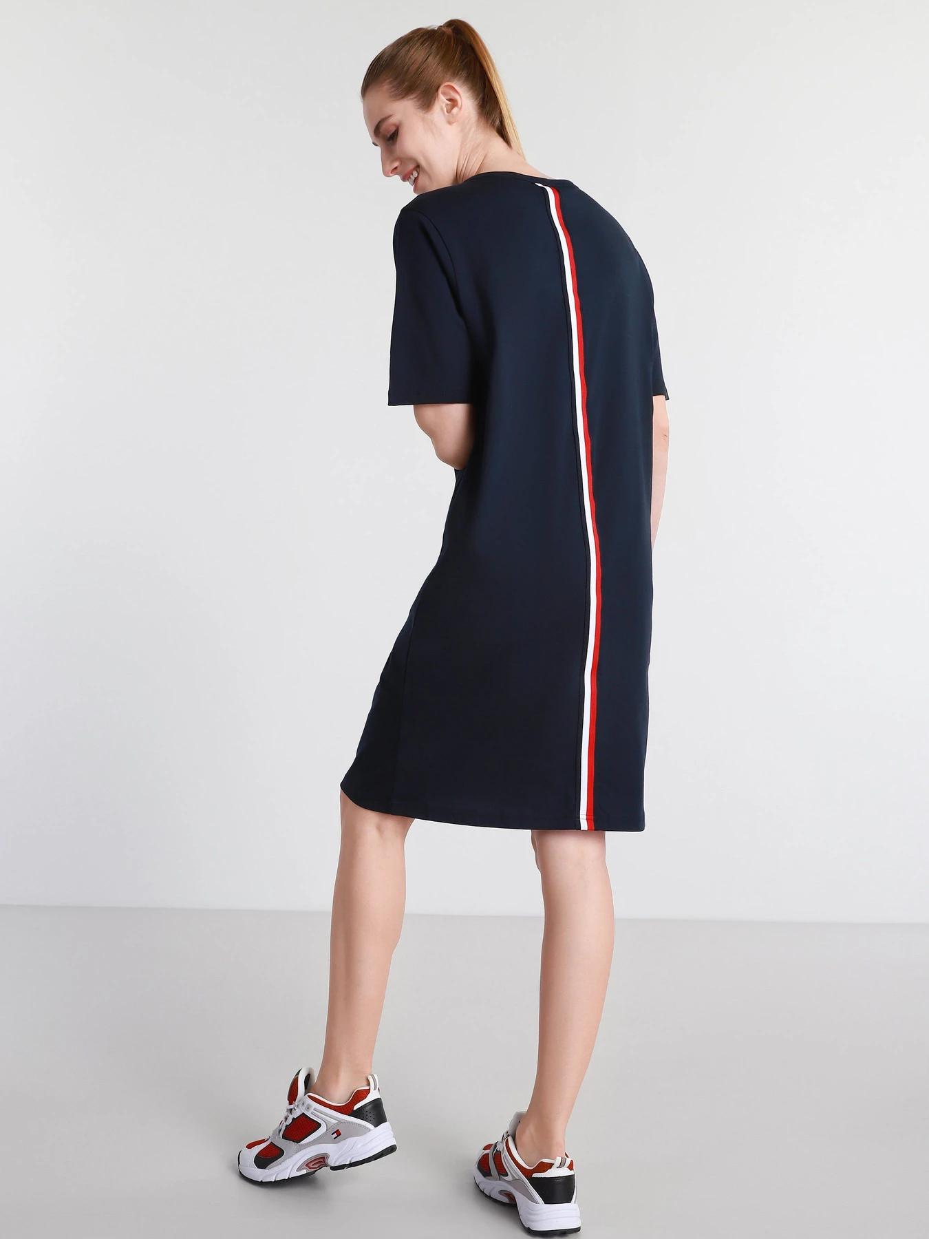 Платья Tommy Hilfiger модель WW0WW30371-DW5 Фото