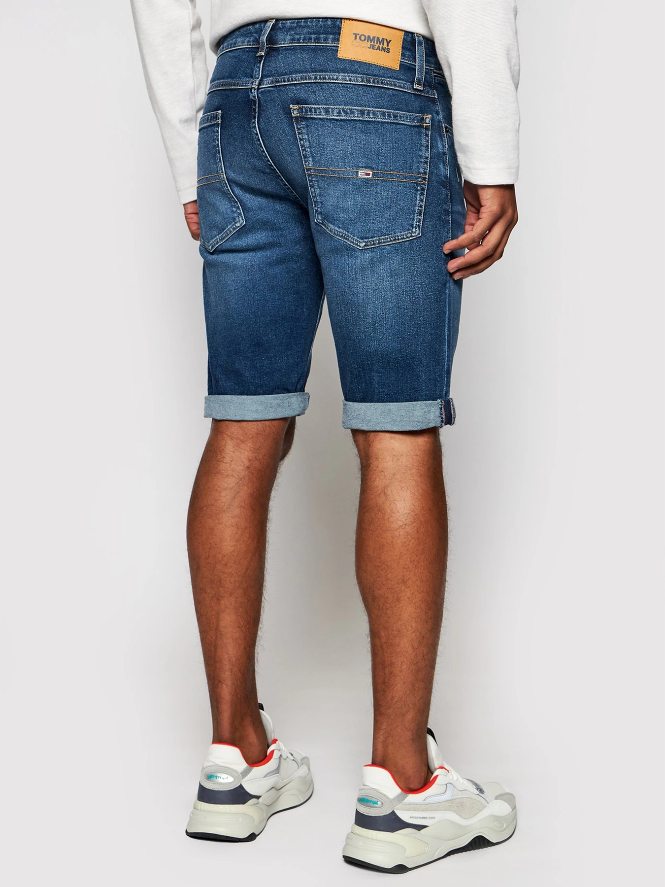 Шорти Tommy Hilfiger Ronnie модель DM0DM10557-1BK Шорти Tommy Hilfiger Ronnie модель DM0DM10557-1BK Фото