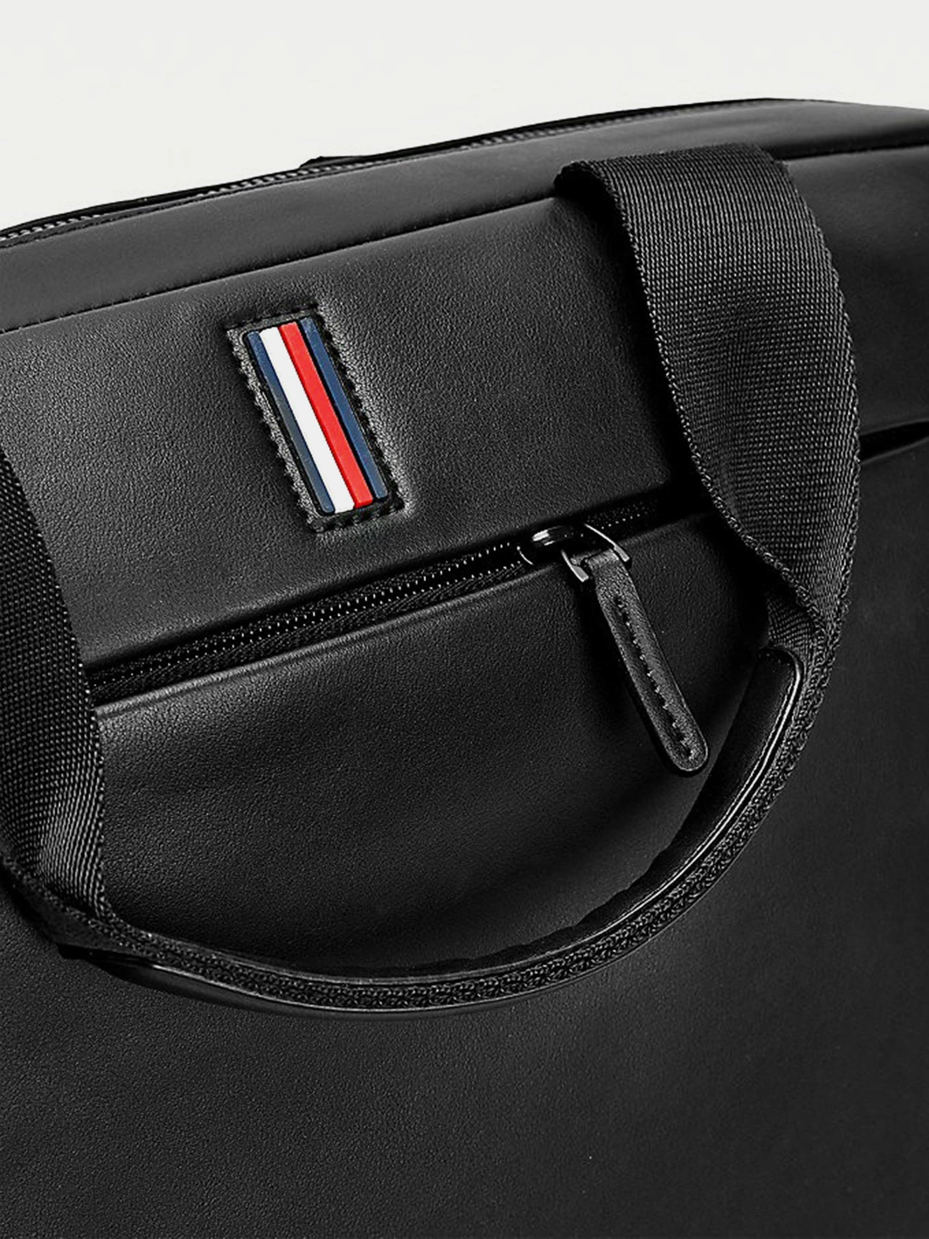 Сумки Tommy Hilfiger модель AM0AM07210-BDS Сумки Tommy Hilfiger модель AM0AM07210-BDS Фото