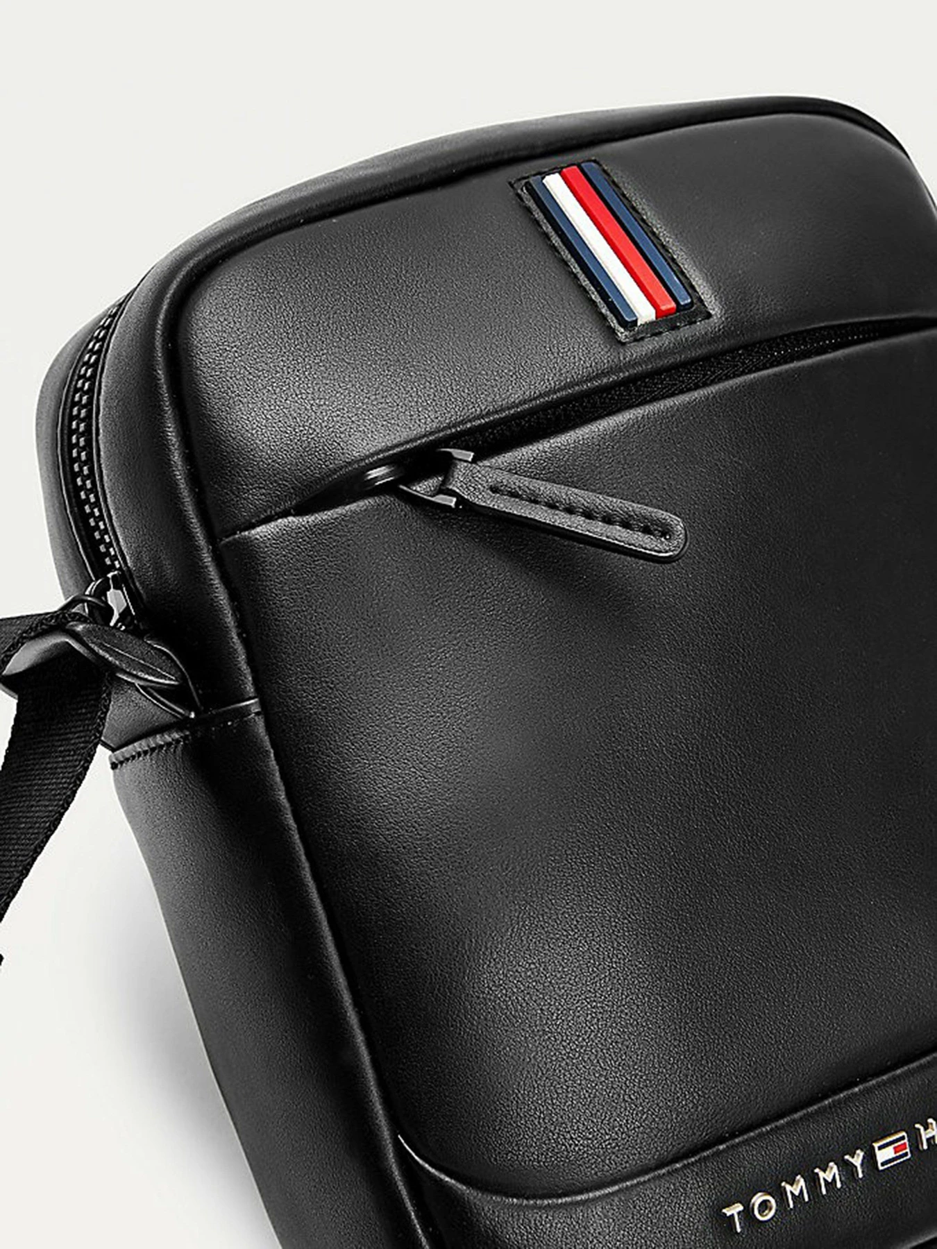 Сумки Tommy Hilfiger модель AM0AM07214-BDS Сумки Tommy Hilfiger модель AM0AM07214-BDS Фото
