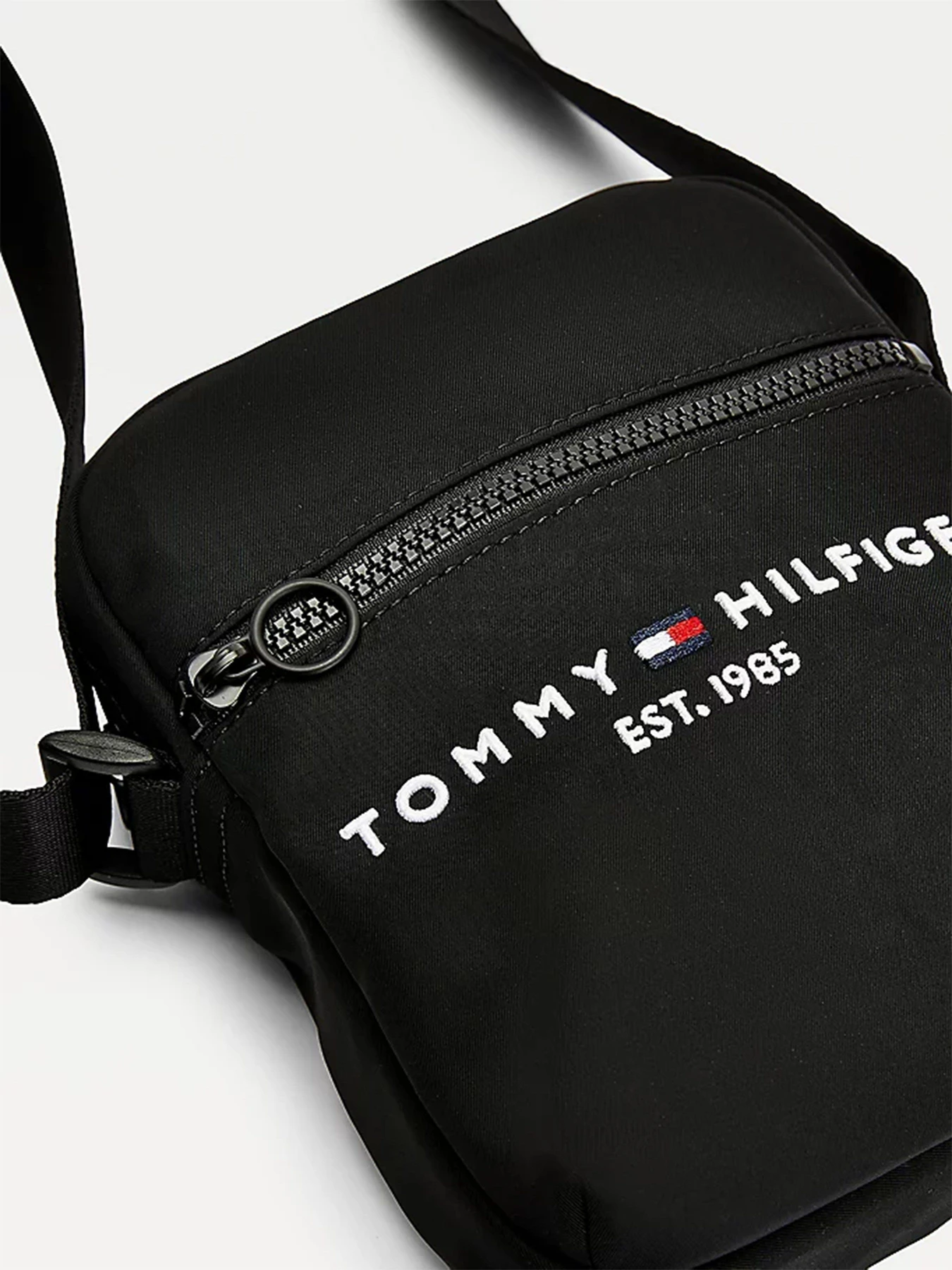 Сумки Tommy Hilfiger модель AM0AM07229-BDS Сумки Tommy Hilfiger модель AM0AM07229-BDS Фото