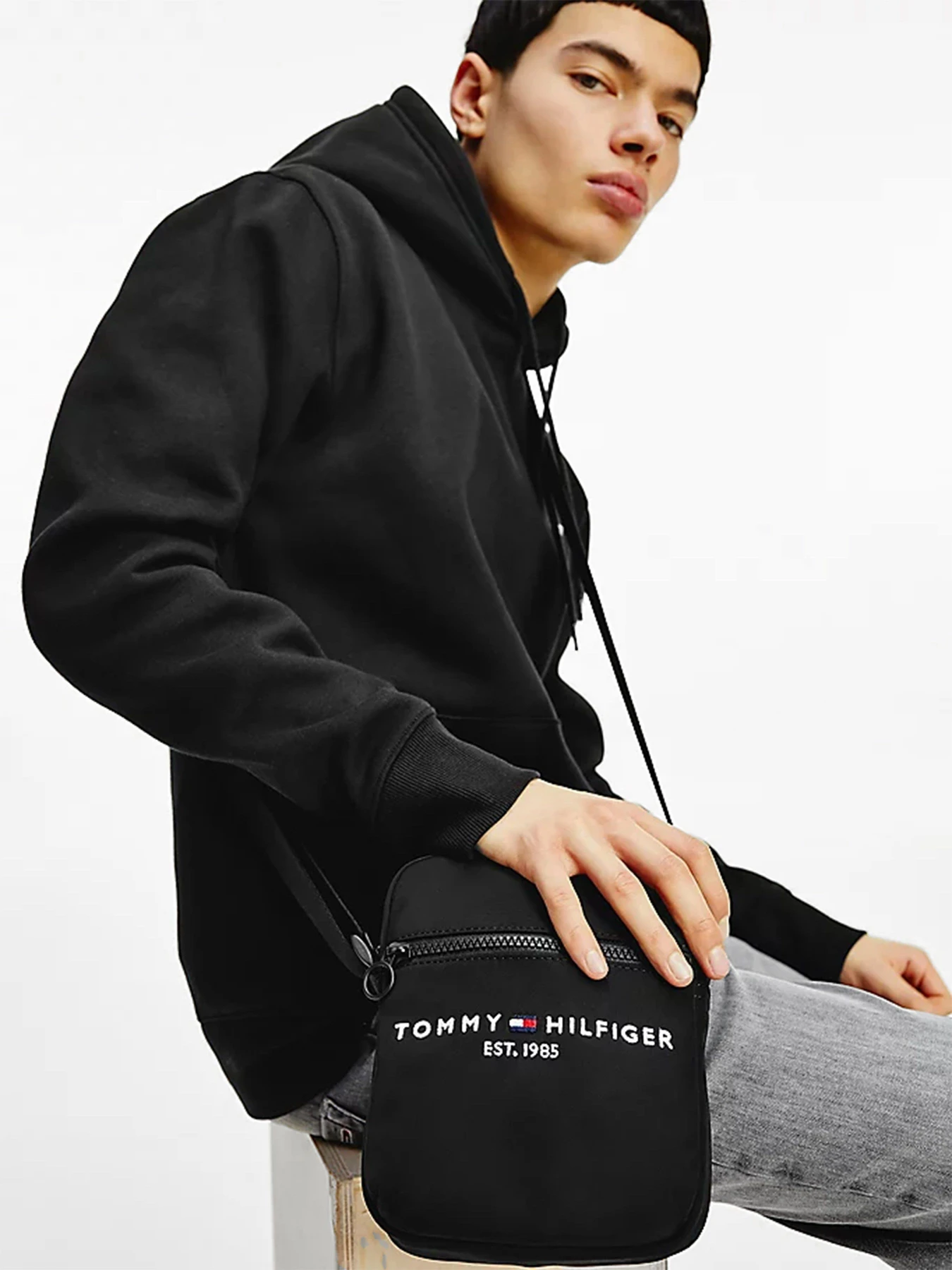 Сумки Tommy Hilfiger модель AM0AM07229-BDS Сумки Tommy Hilfiger модель AM0AM07229-BDS Фото