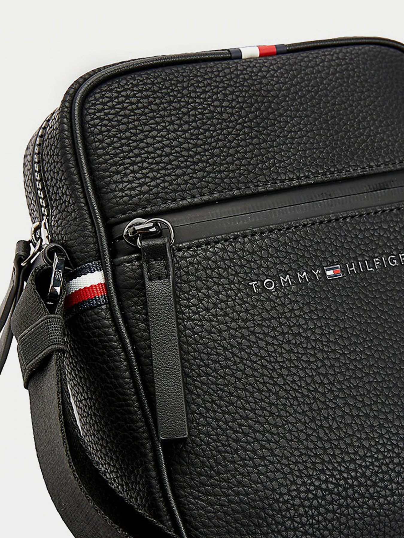 Сумки Tommy Hilfiger модель AM0AM07233-BDS Сумки Tommy Hilfiger модель AM0AM07233-BDS Фото