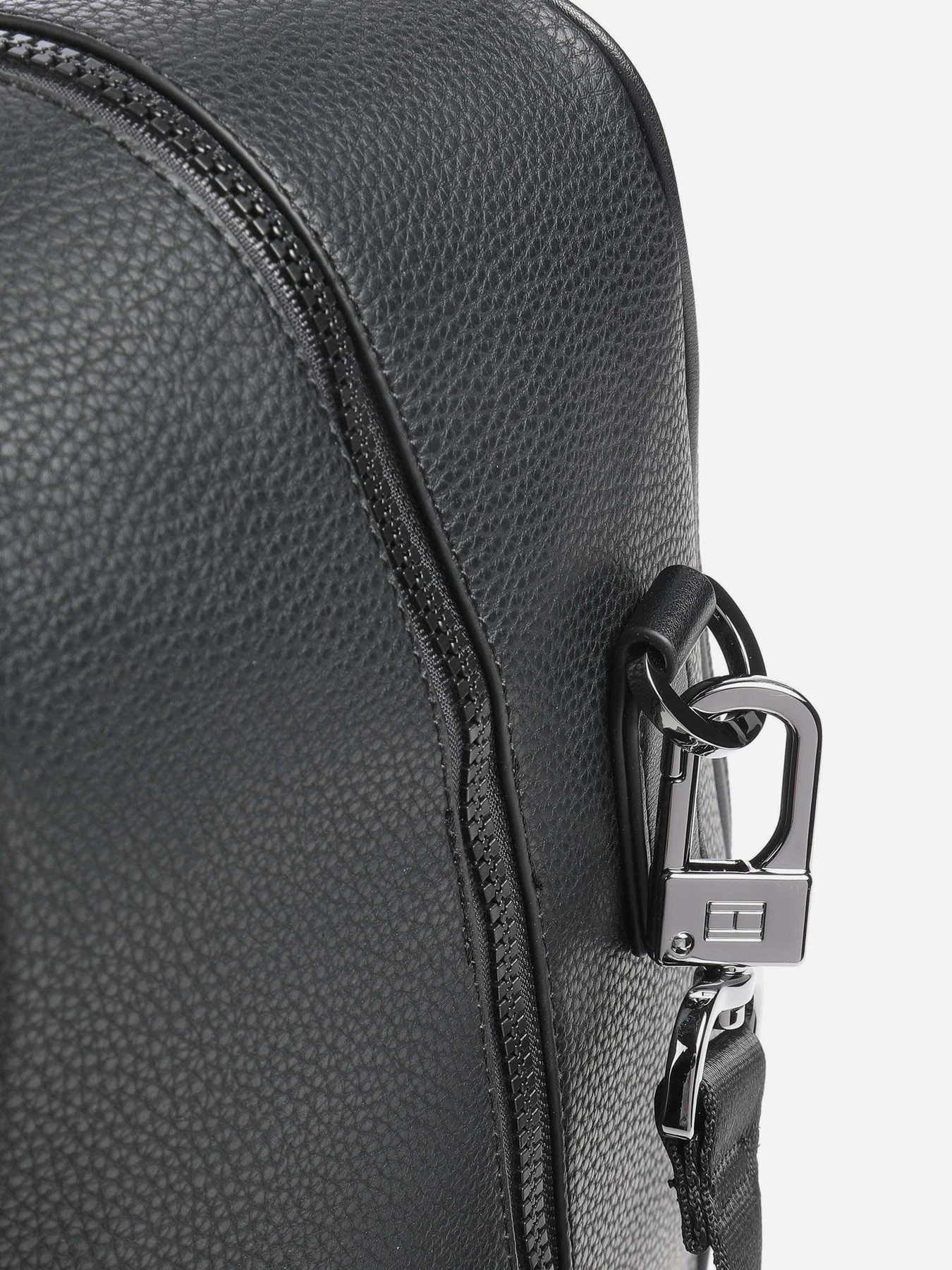 Сумки Tommy Hilfiger Essential Pu Weekender модель AM0AM07241-BDS Сумки Tommy Hilfiger Essential Pu Weekender модель AM0AM07241-BDS Фото
