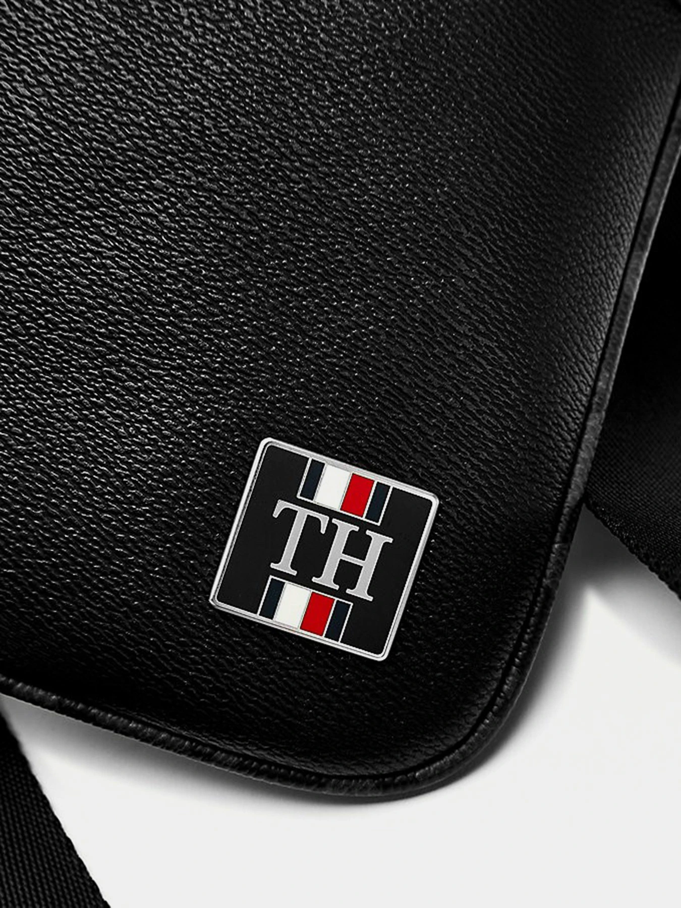 Сумки Tommy Hilfiger модель AM0AM07246-BDS Сумки Tommy Hilfiger модель AM0AM07246-BDS Фото