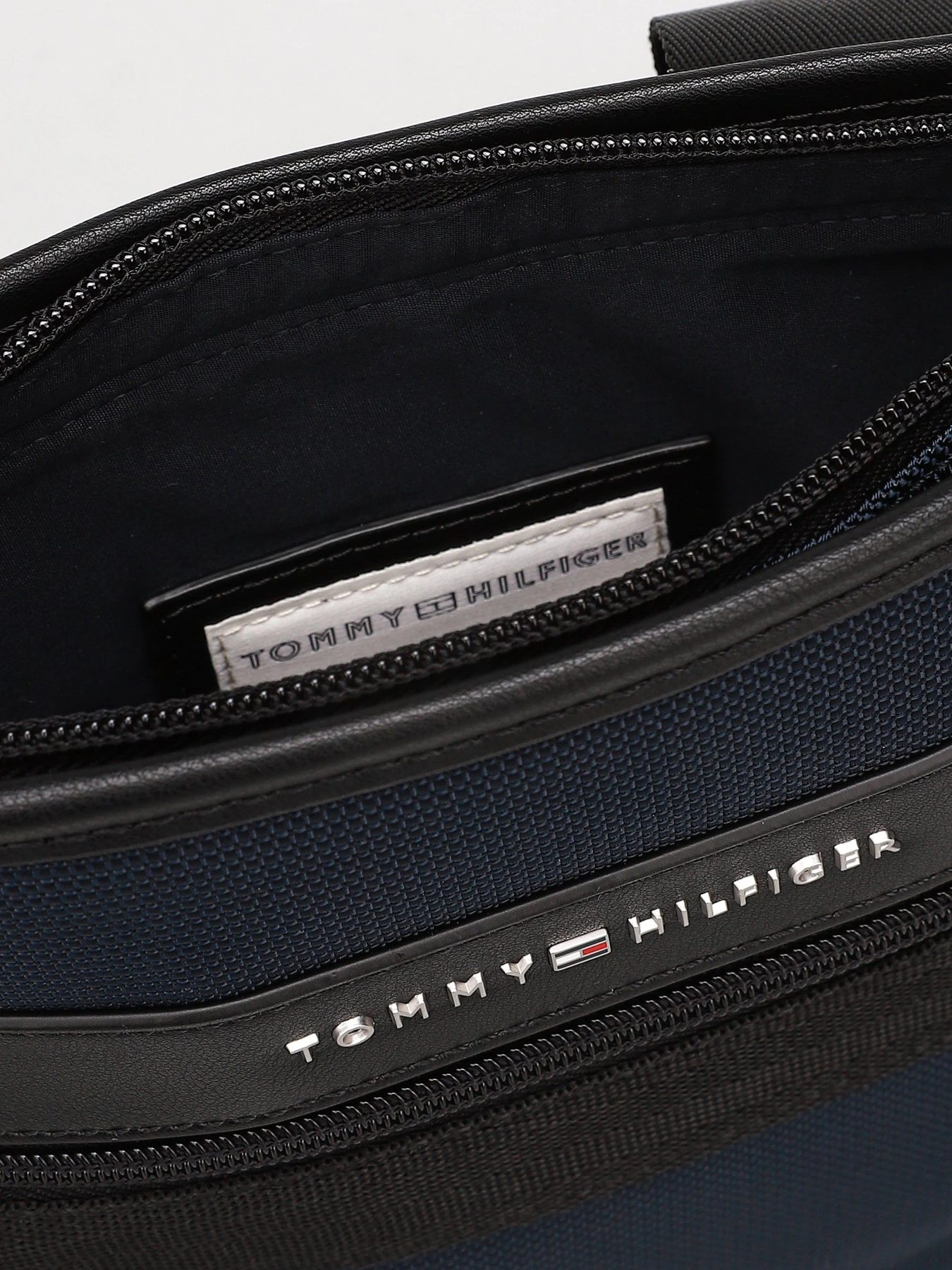 Сумки Tommy Hilfiger модель AM0AM07264-DW5 Фото