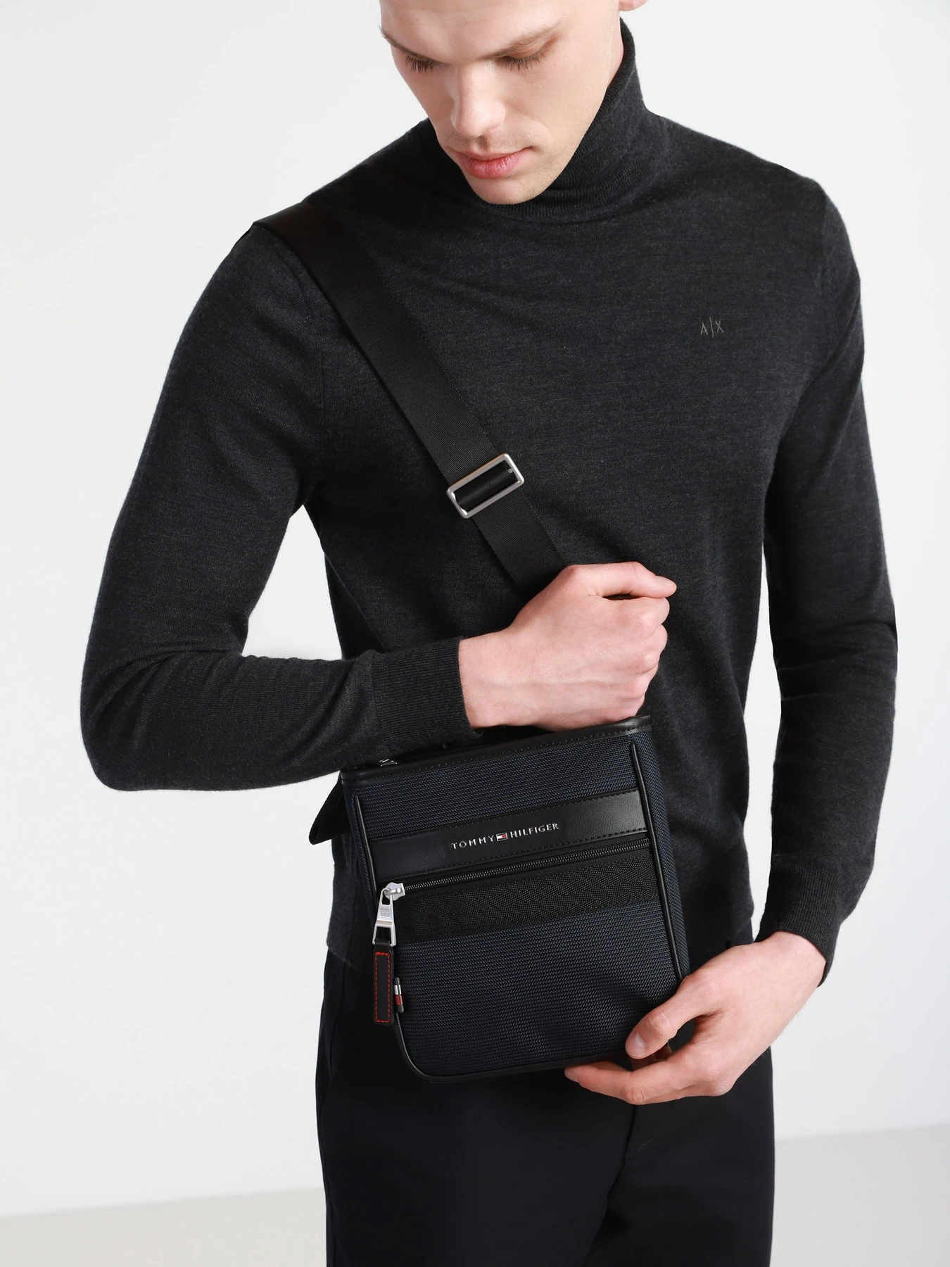 Сумки Tommy Hilfiger модель AM0AM07264-DW5 Фото