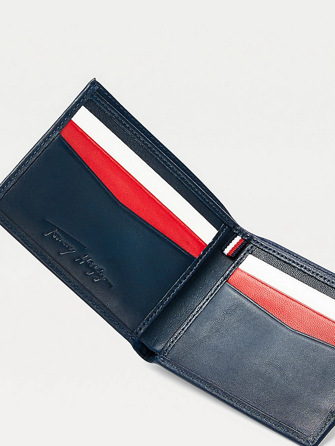 Гаманці Tommy Hilfiger модель AM0AM07268-DW5 Гаманці Tommy Hilfiger модель AM0AM07268-DW5 Фото