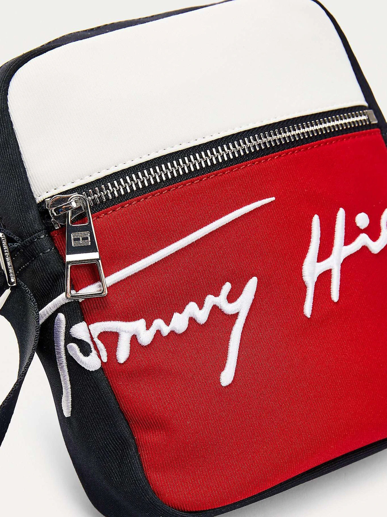 Сумки Tommy Hilfiger модель AM0AM07382-DW5 Сумки Tommy Hilfiger модель AM0AM07382-DW5 Фото