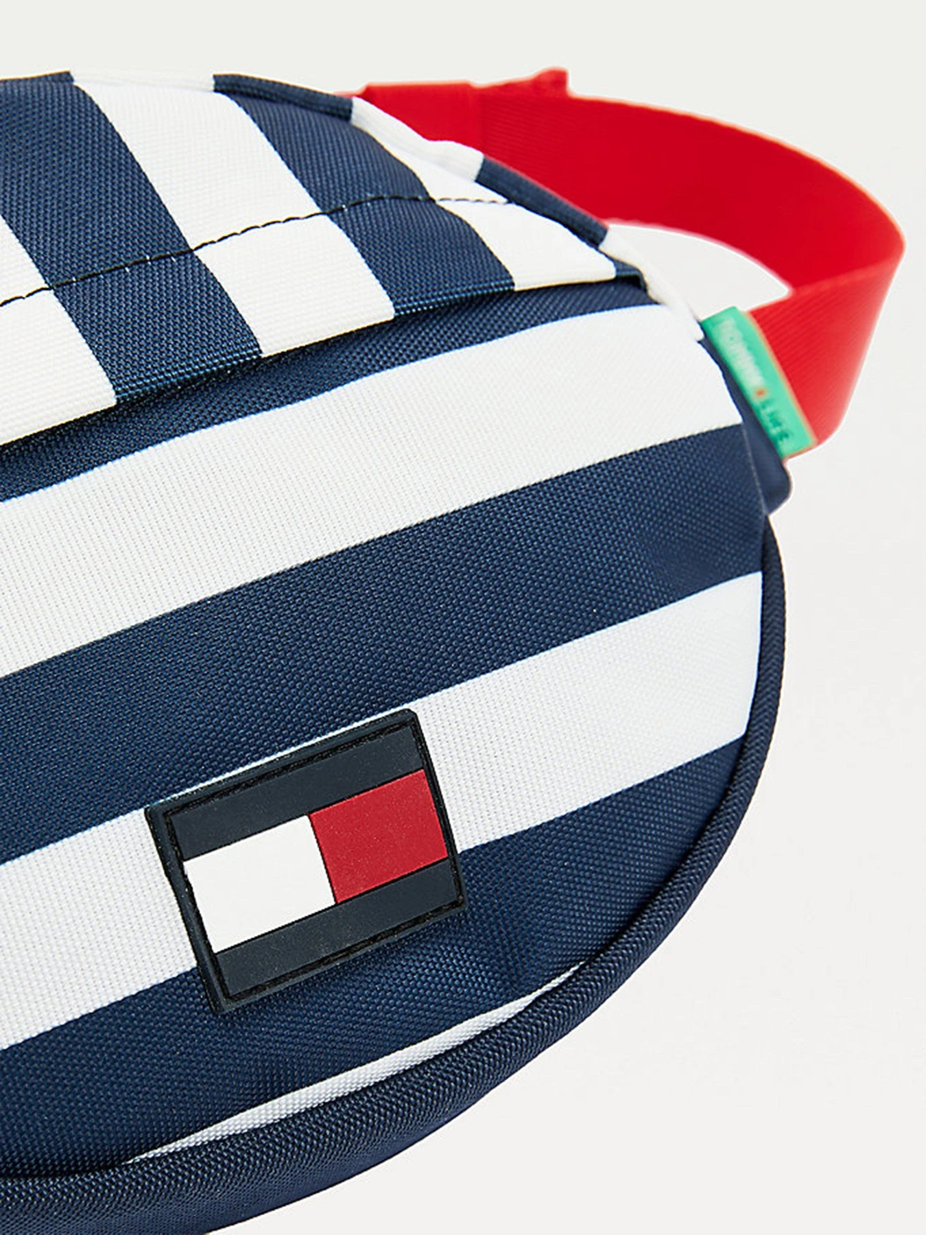 Сумки Tommy Hilfiger модель AU0AU01131-0GY Сумки Tommy Hilfiger модель AU0AU01131-0GY Фото