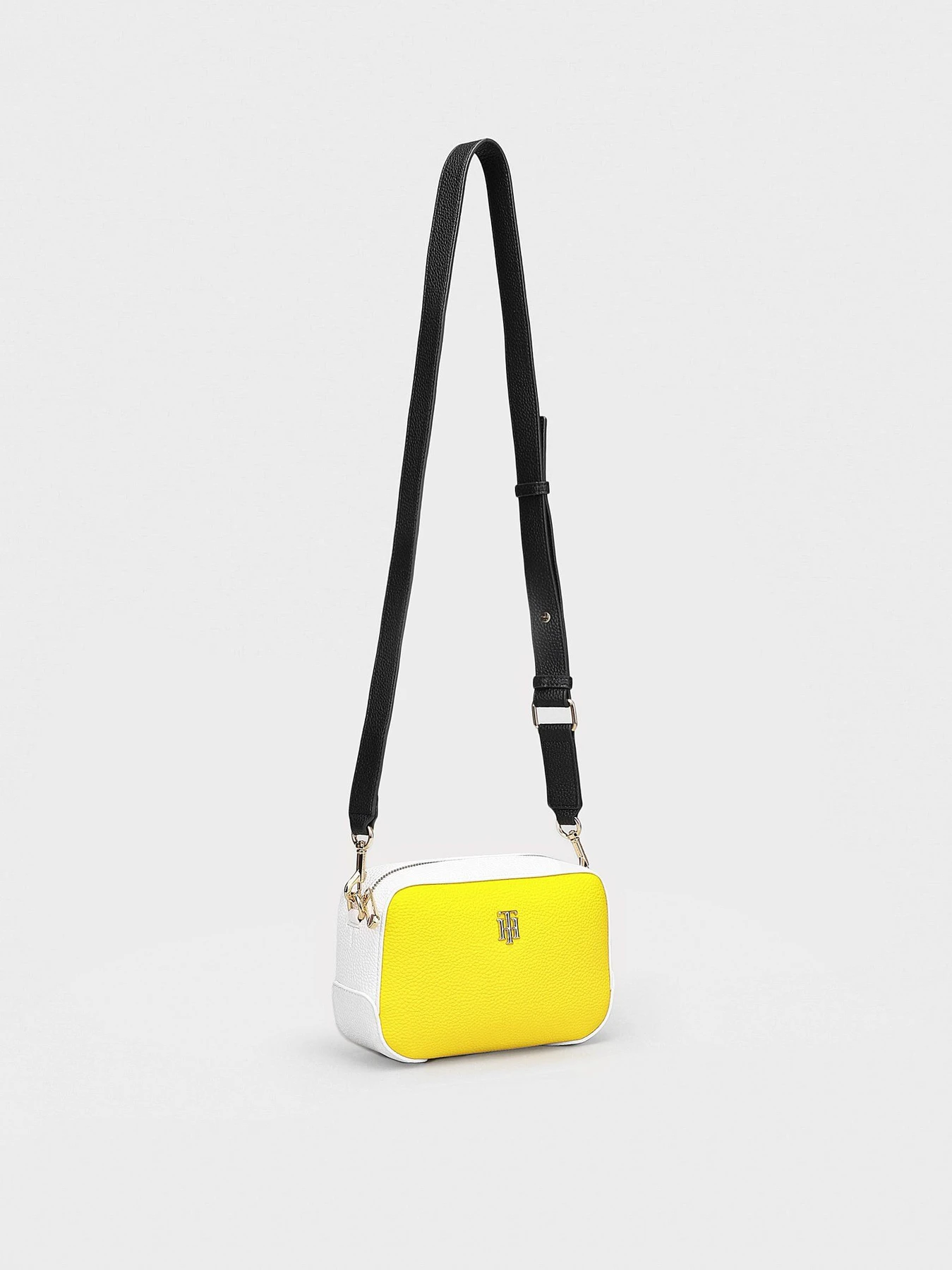 Сумки Tommy Hilfiger модель AW0AW09520-ZGS Сумки Tommy Hilfiger модель AW0AW09520-ZGS Фото
