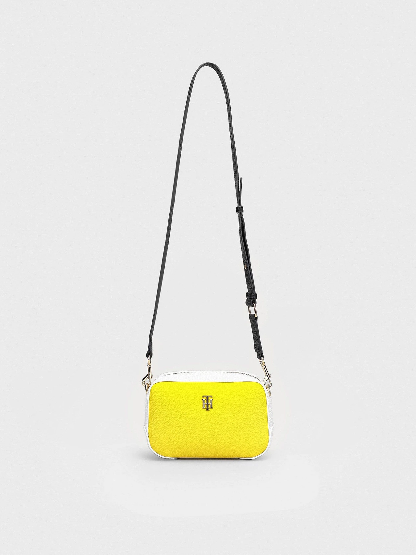Сумки Tommy Hilfiger модель AW0AW09520-ZGS Сумки Tommy Hilfiger модель AW0AW09520-ZGS Фото