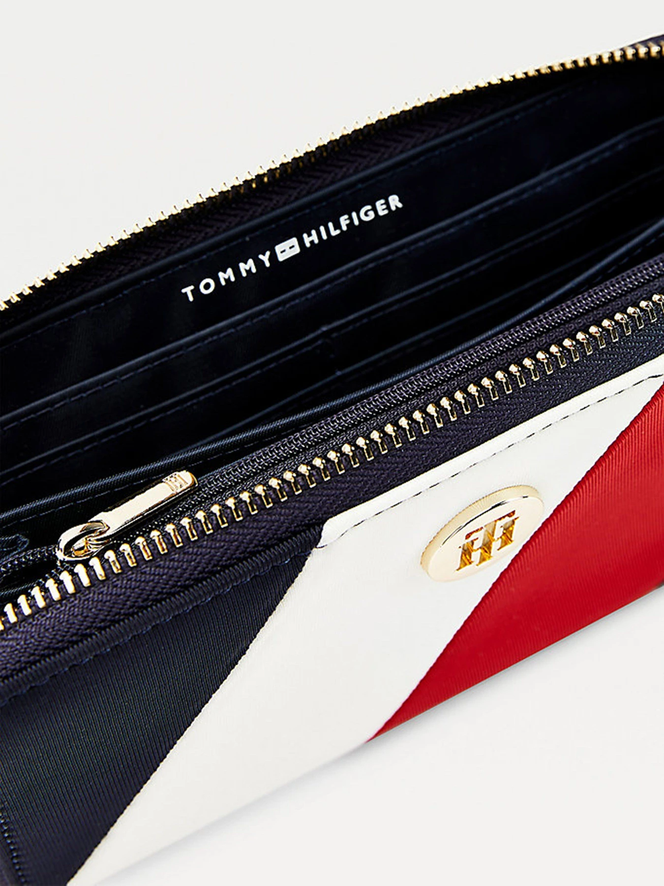 Гаманці Tommy Hilfiger модель AW0AW09542-0GY Гаманці Tommy Hilfiger модель AW0AW09542-0GY Фото