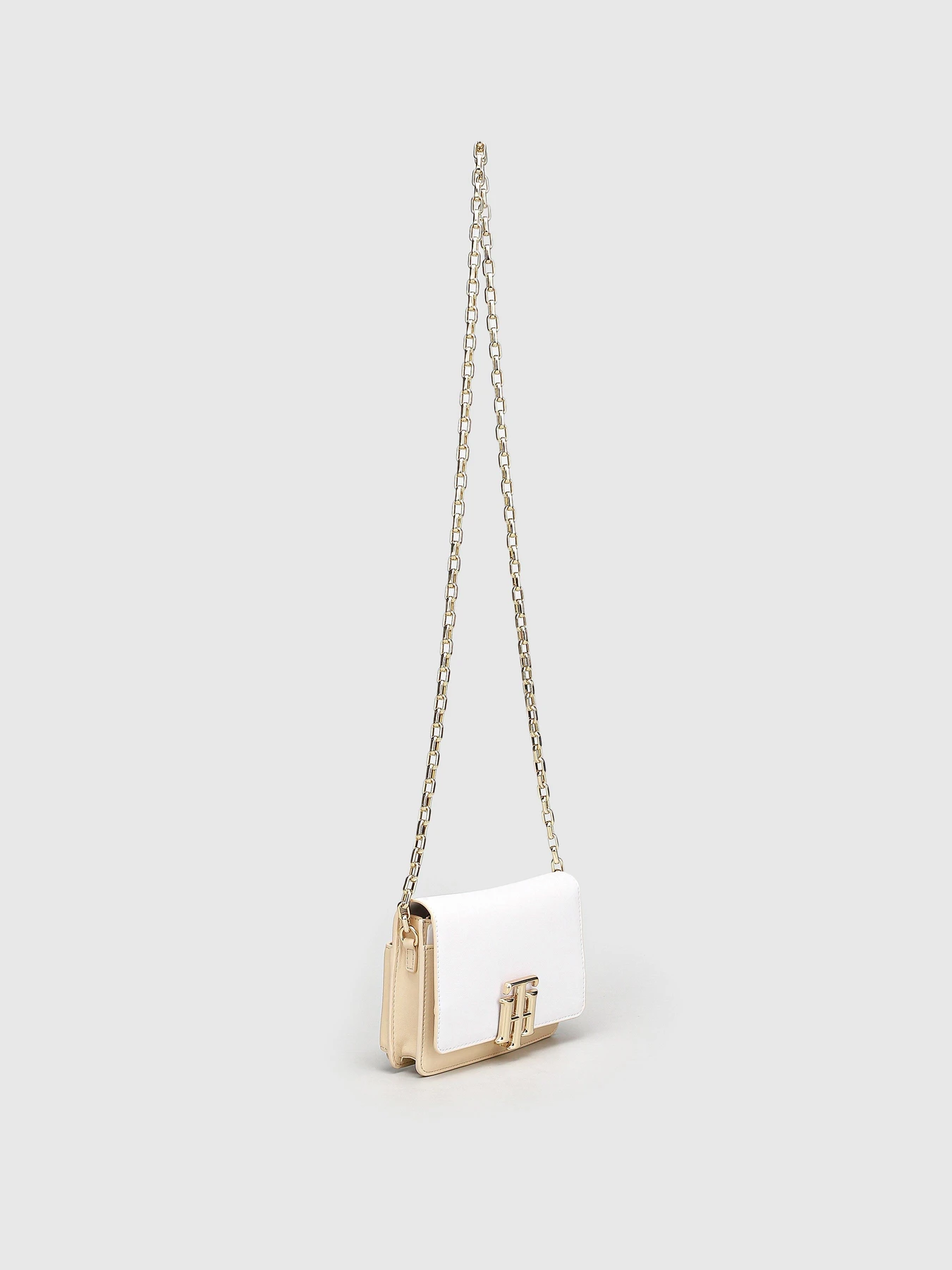 Сумки Tommy Hilfiger модель AW0AW09654-ACK Сумки Tommy Hilfiger модель AW0AW09654-ACK Фото