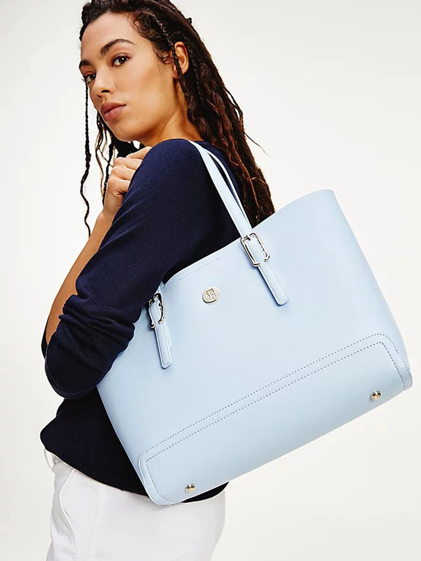 Сумки Tommy Hilfiger модель AW0AW09657-C3Q Сумки Tommy Hilfiger модель AW0AW09657-C3Q Фото