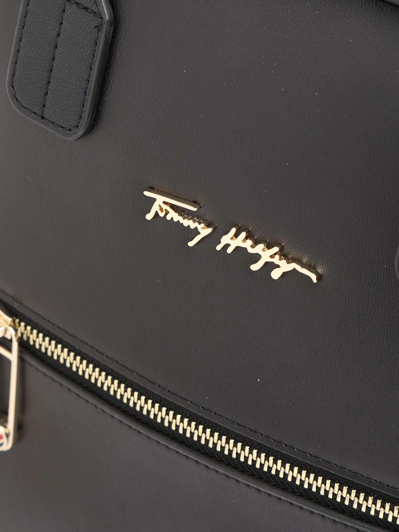 Рюкзаки Tommy Hilfiger Iconic модель AW0AW09661-BDS Рюкзаки Tommy Hilfiger Iconic модель AW0AW09661-BDS Фото