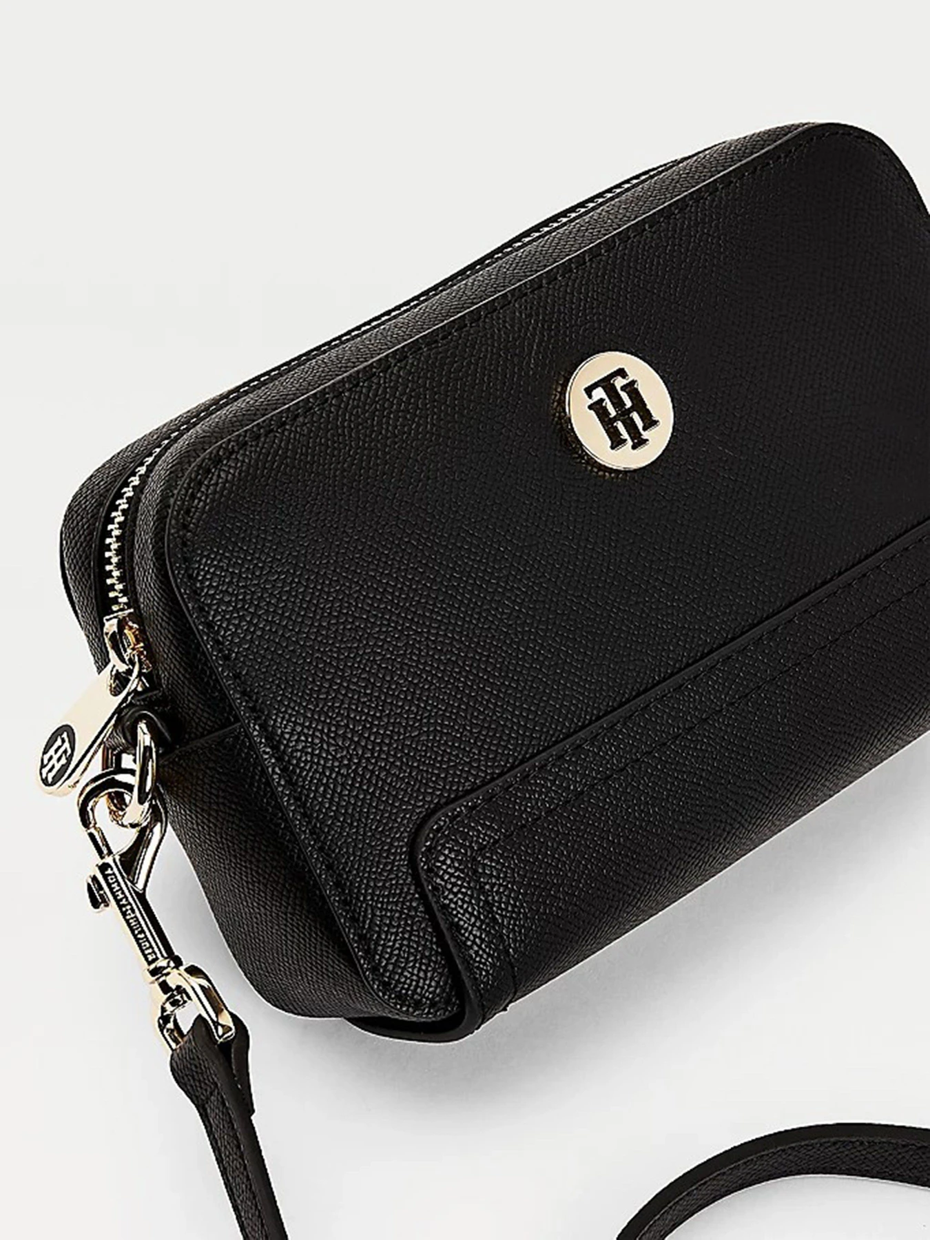 Сумки Tommy Hilfiger модель AW0AW09666-BDS Сумки Tommy Hilfiger модель AW0AW09666-BDS Фото