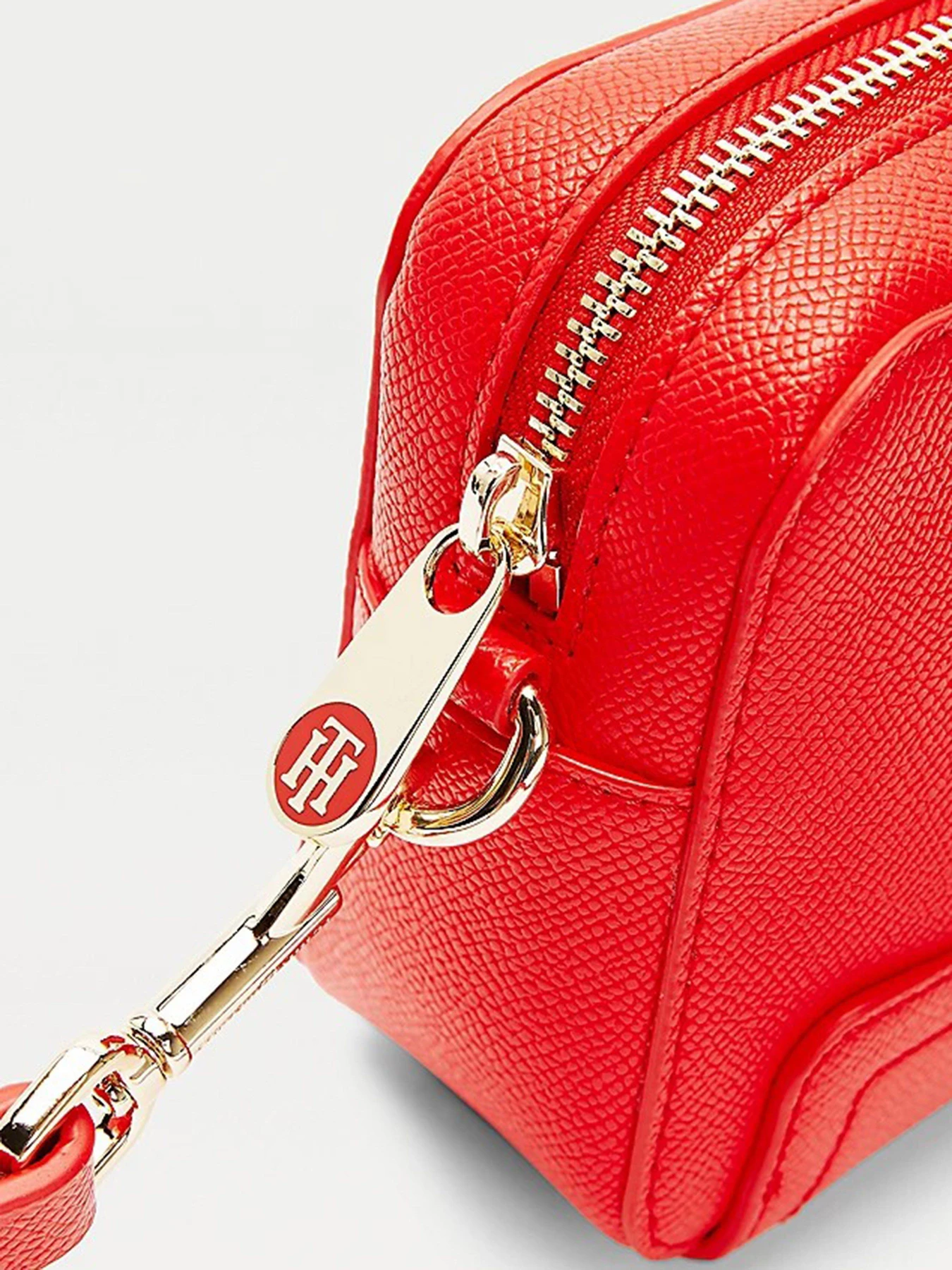 Сумки Tommy Hilfiger модель AW0AW09666-SNE Сумки Tommy Hilfiger модель AW0AW09666-SNE Фото