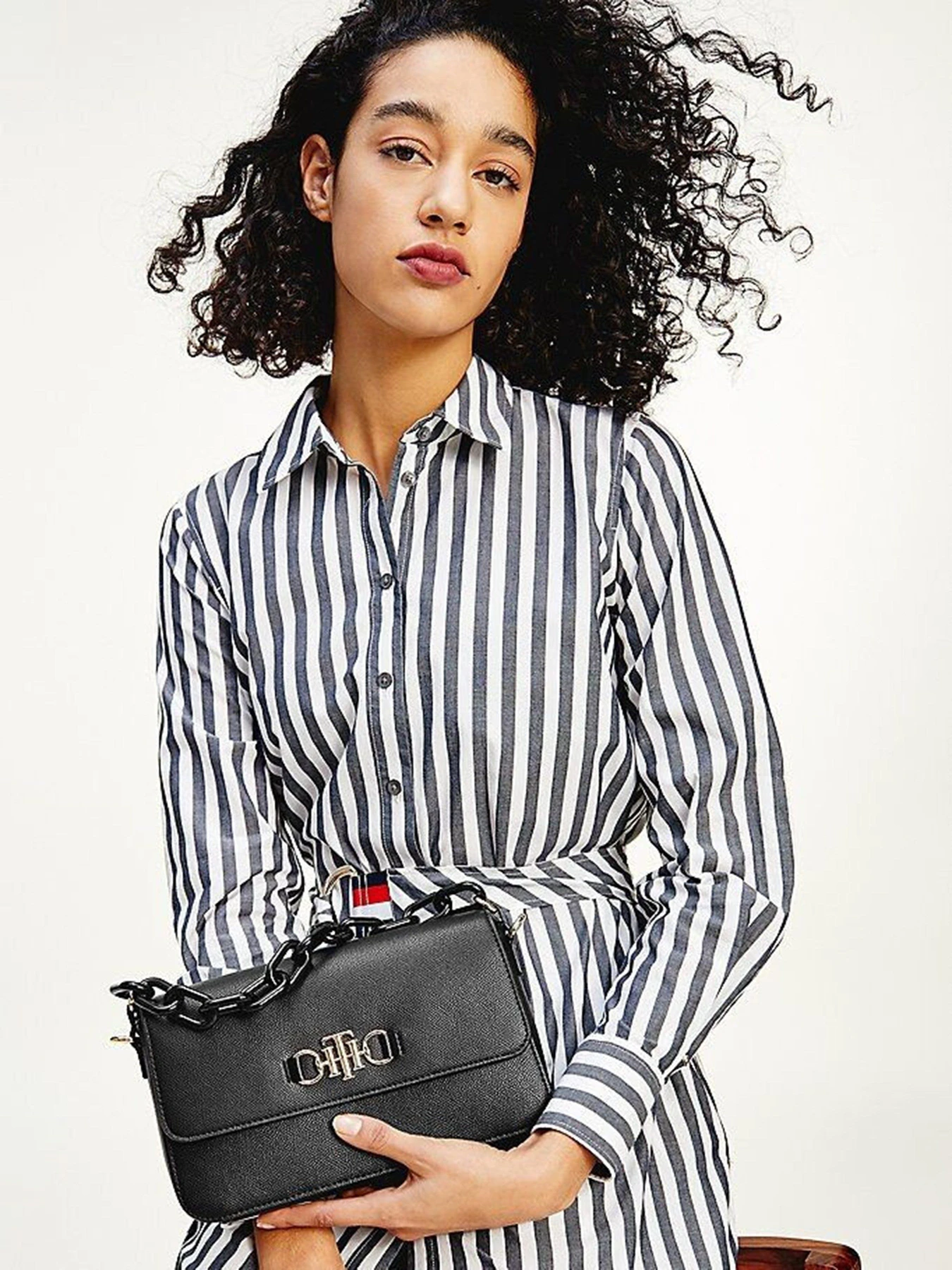 Сумки Tommy Hilfiger модель AW0AW09678-BDS Сумки Tommy Hilfiger модель AW0AW09678-BDS Фото