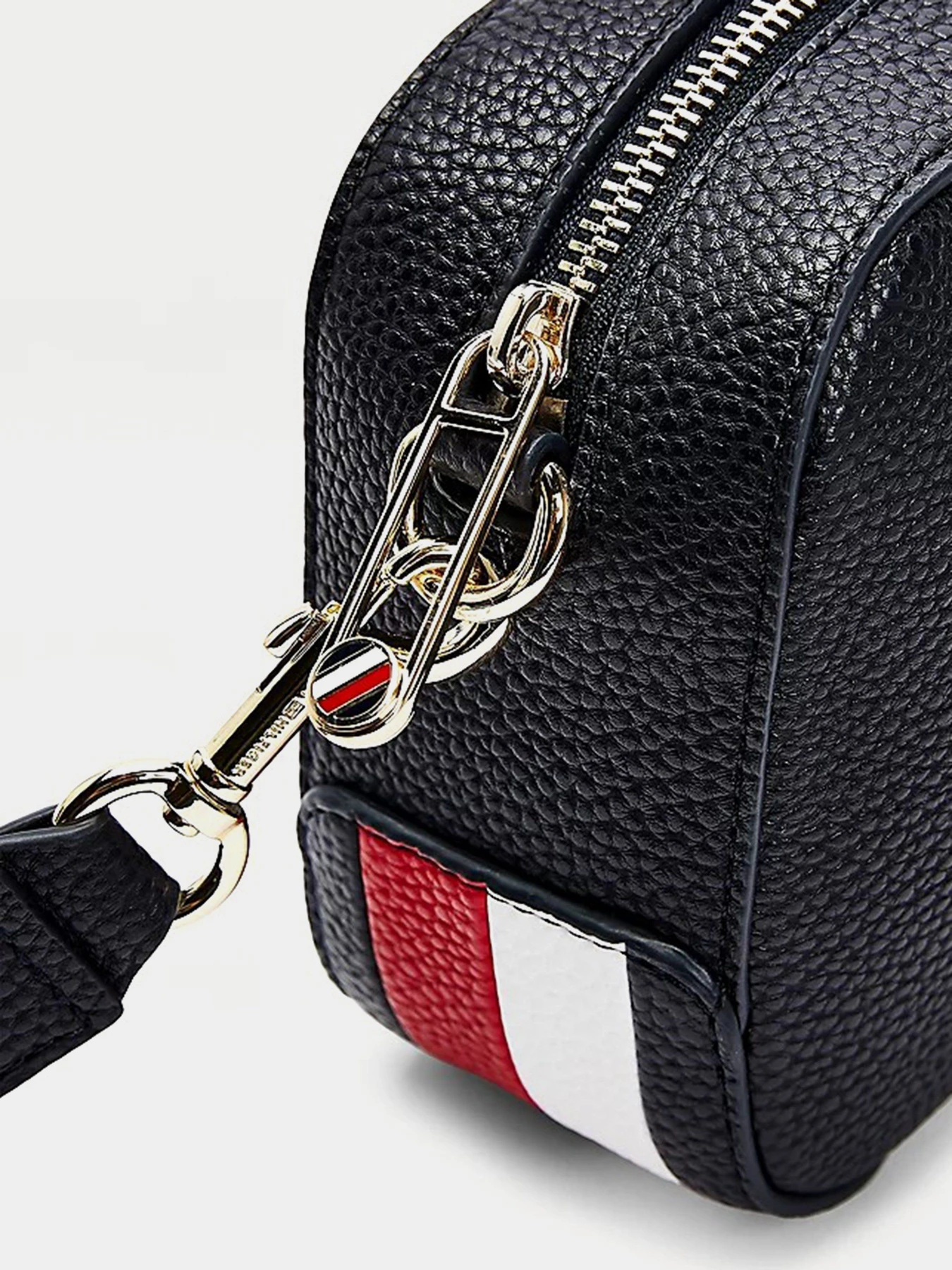 Сумки Tommy Hilfiger модель AW0AW09688-DW5 Сумки Tommy Hilfiger модель AW0AW09688-DW5 Фото