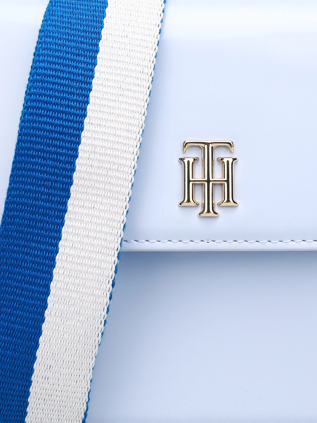 Сумки Tommy Hilfiger модель AW0AW09695-C3Q Сумки Tommy Hilfiger модель AW0AW09695-C3Q Фото
