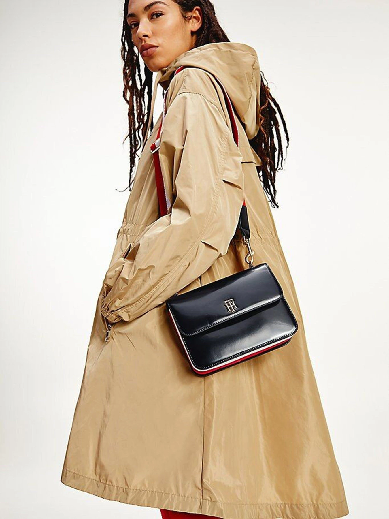 Сумки Tommy Hilfiger STAPLE модель AW0AW09695-DW5 Фото