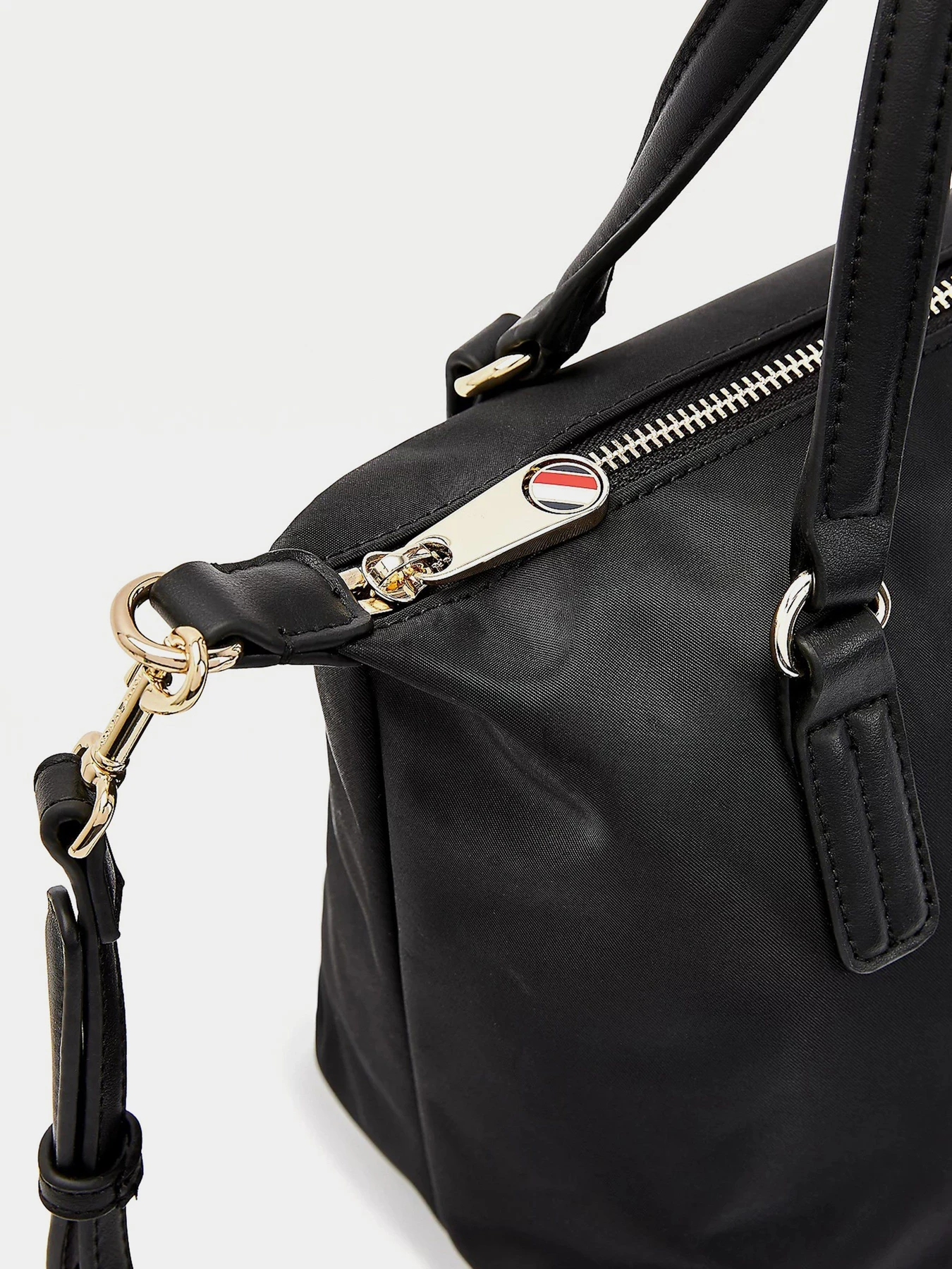 Сумки Tommy Hilfiger модель AW0AW09697-BDS Сумки Tommy Hilfiger модель AW0AW09697-BDS Фото