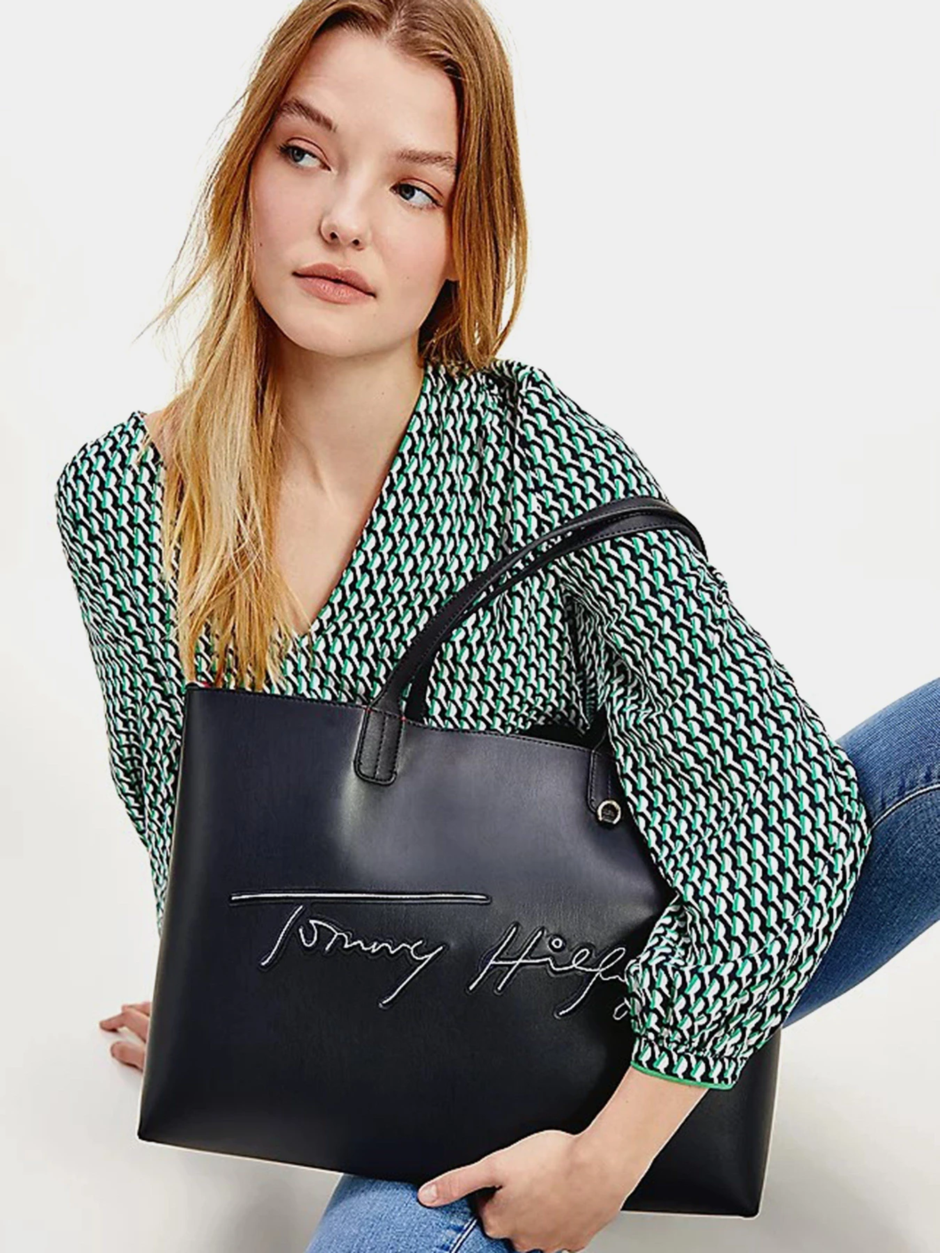 Сумки Tommy Hilfiger модель AW0AW09707-DW5 Сумки Tommy Hilfiger модель AW0AW09707-DW5 Фото
