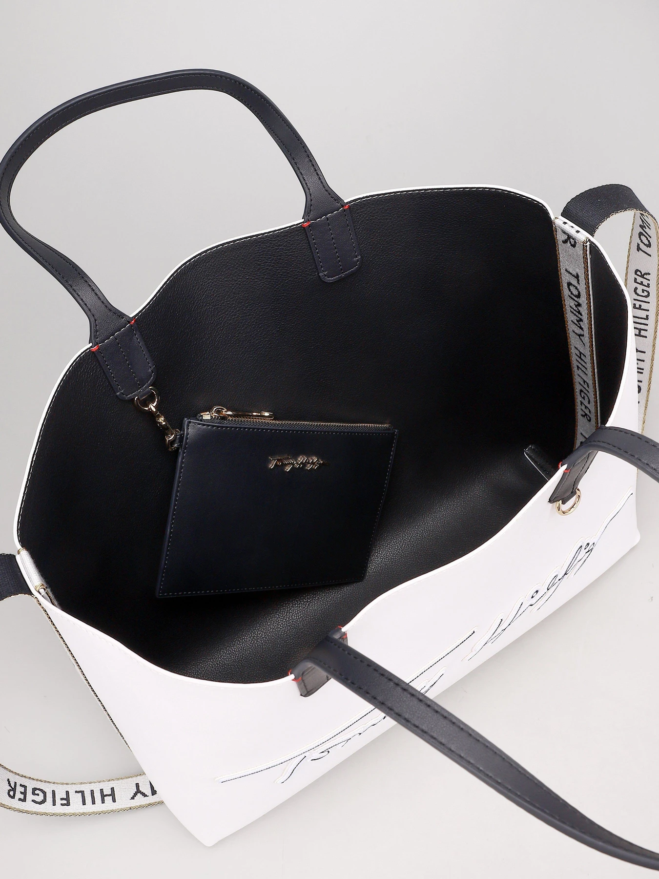 Сумки Tommy Hilfiger модель AW0AW09707-YAF Сумки Tommy Hilfiger модель AW0AW09707-YAF Фото